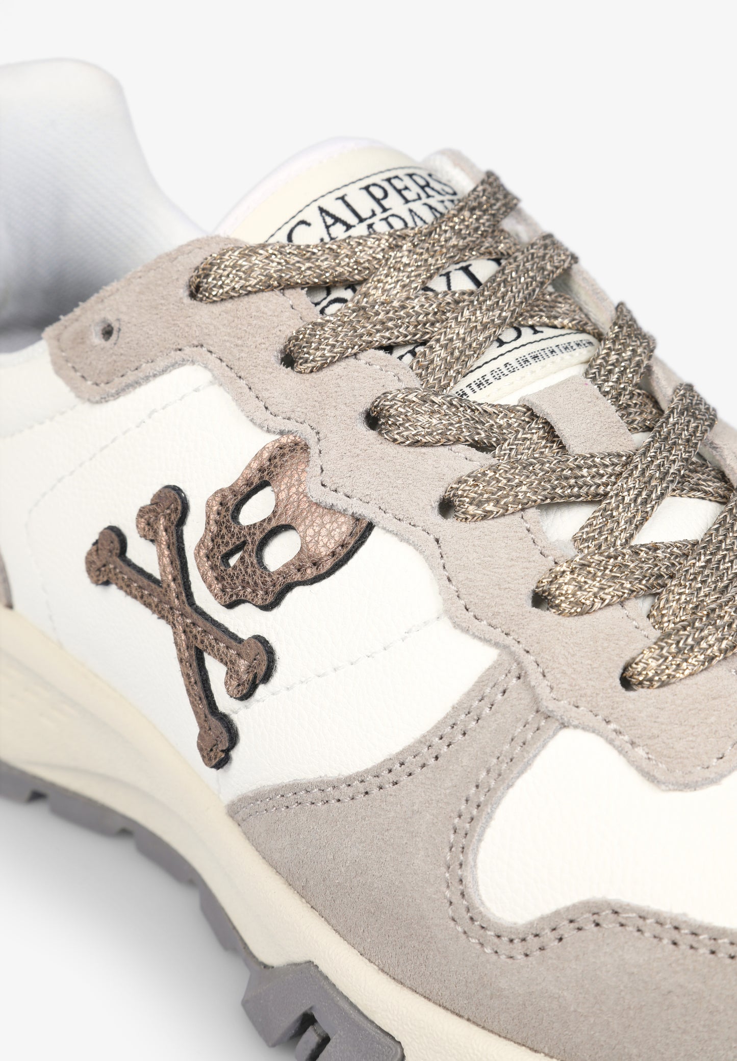 SNEAKERS CALAVERA SUELA DENTADA