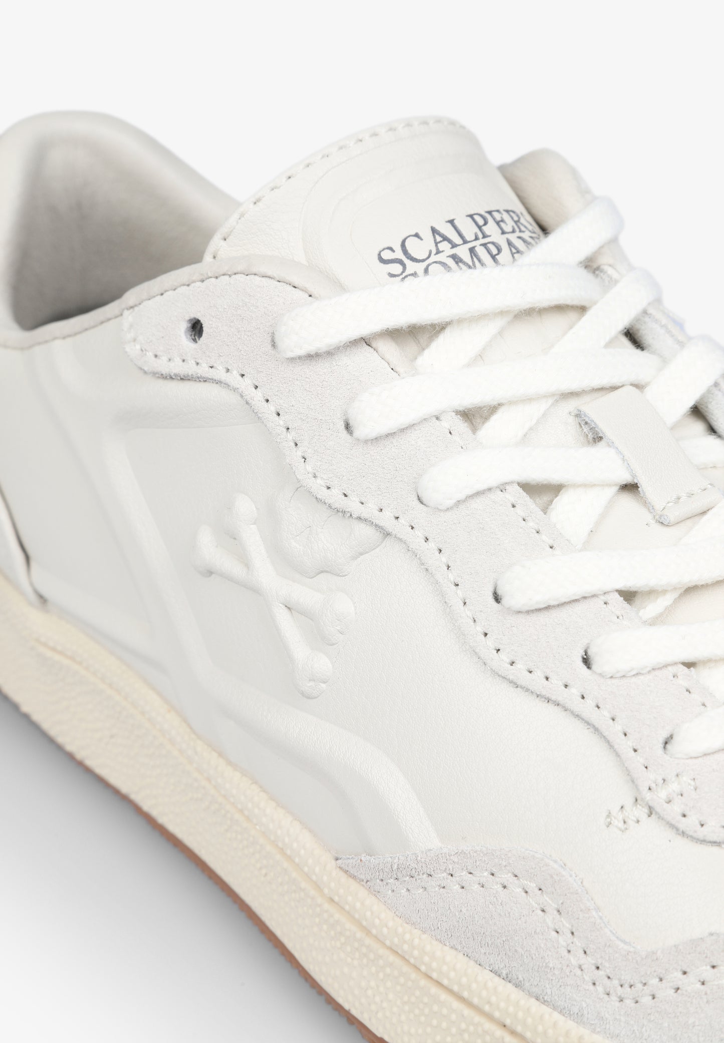 SNEAKERS NAPA DETALLE RELIEVE