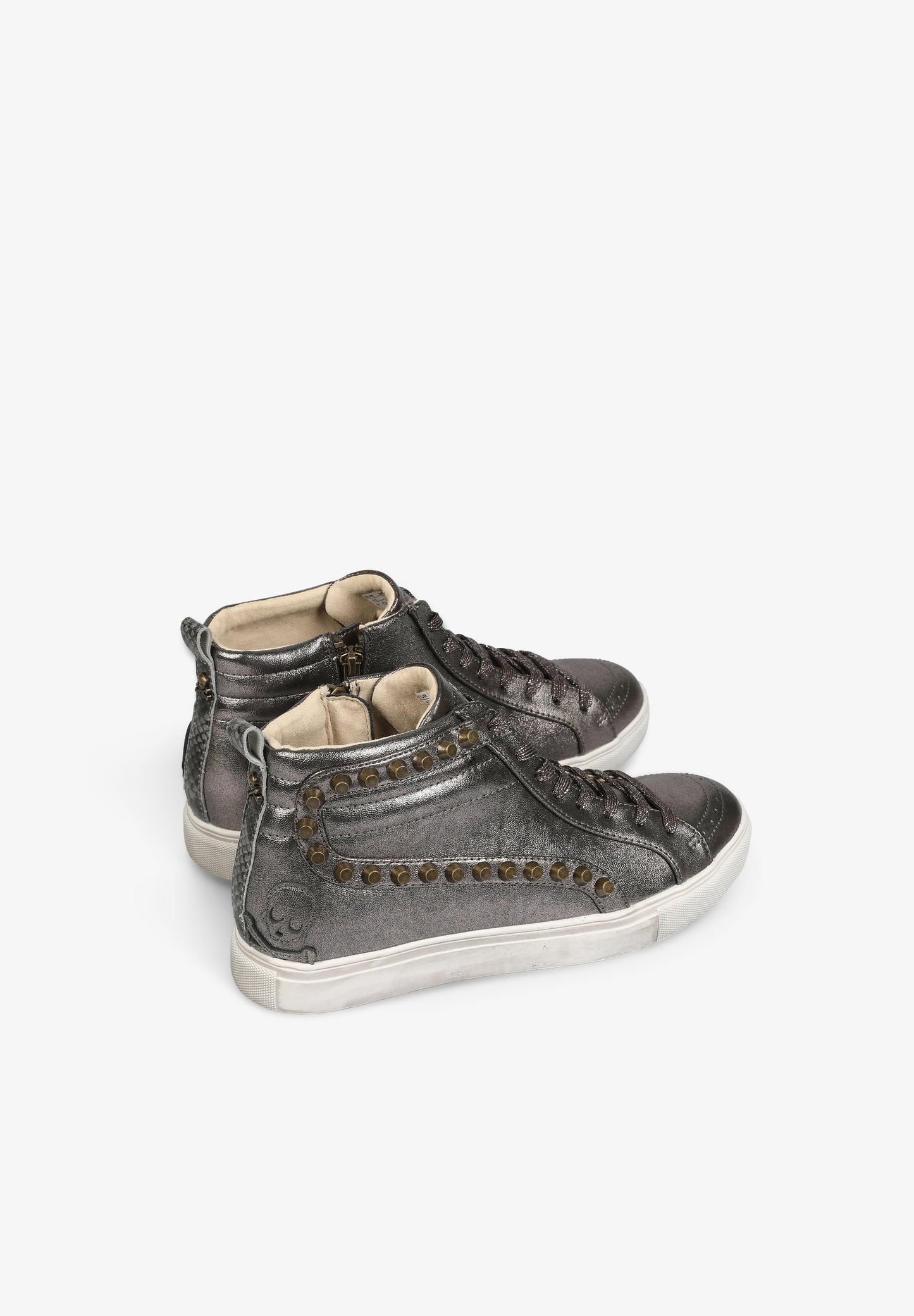 SNEAKERS ALTAS METALIZADAS TACHUELAS