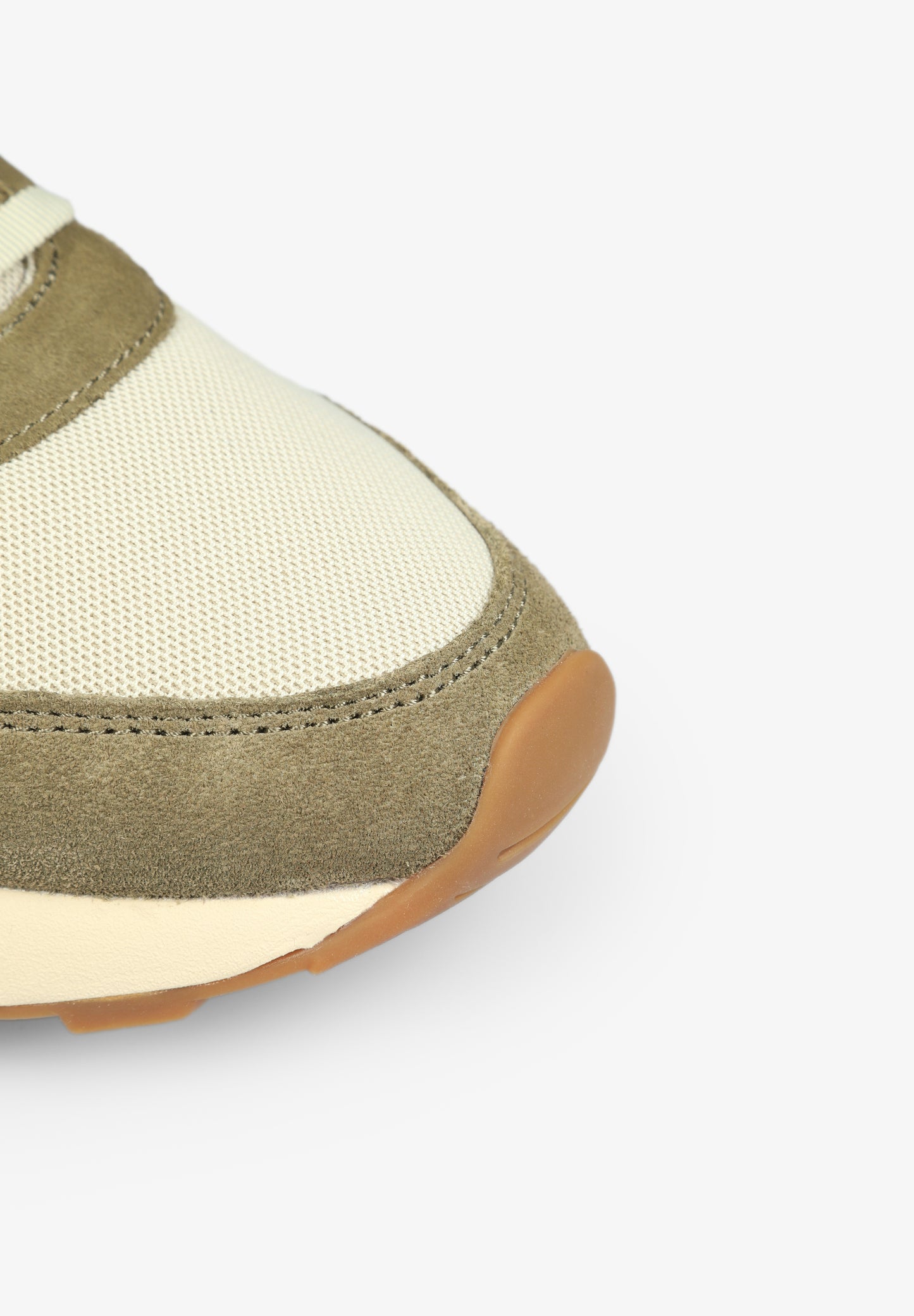 SNEAKERS DETALLE METALIZADO