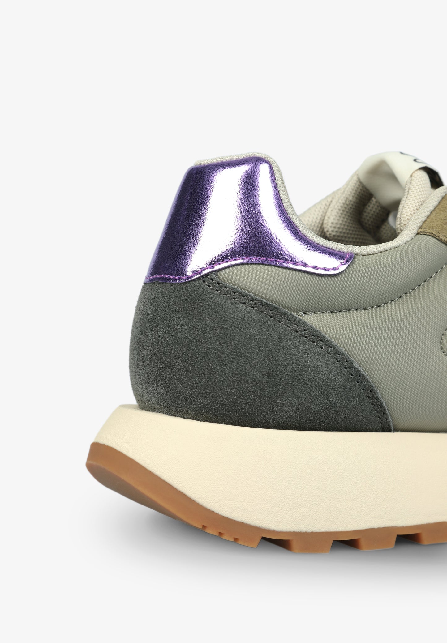 SNEAKERS DETALLE METALIZADO