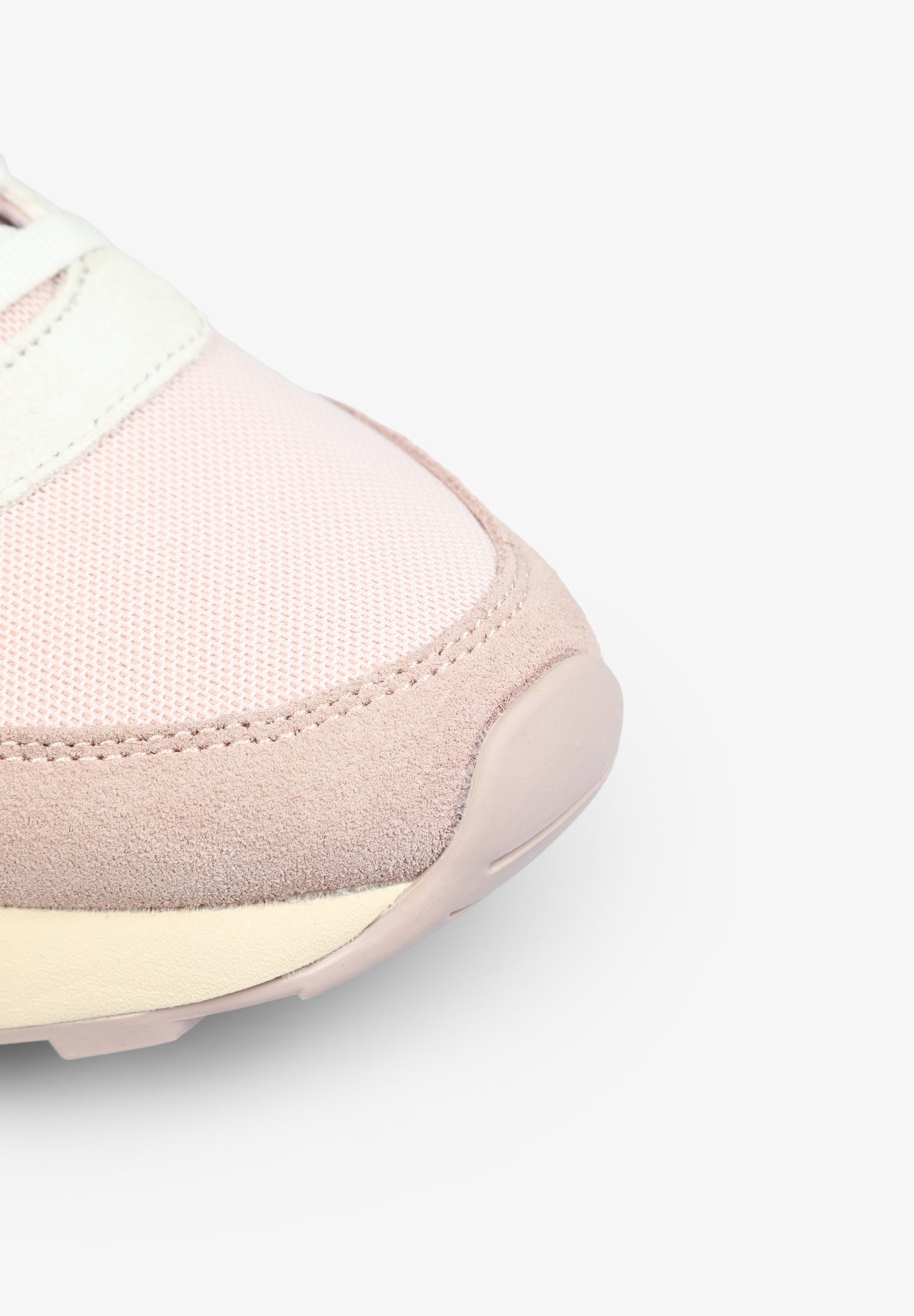 SNEAKERS DETALLE METALIZADO