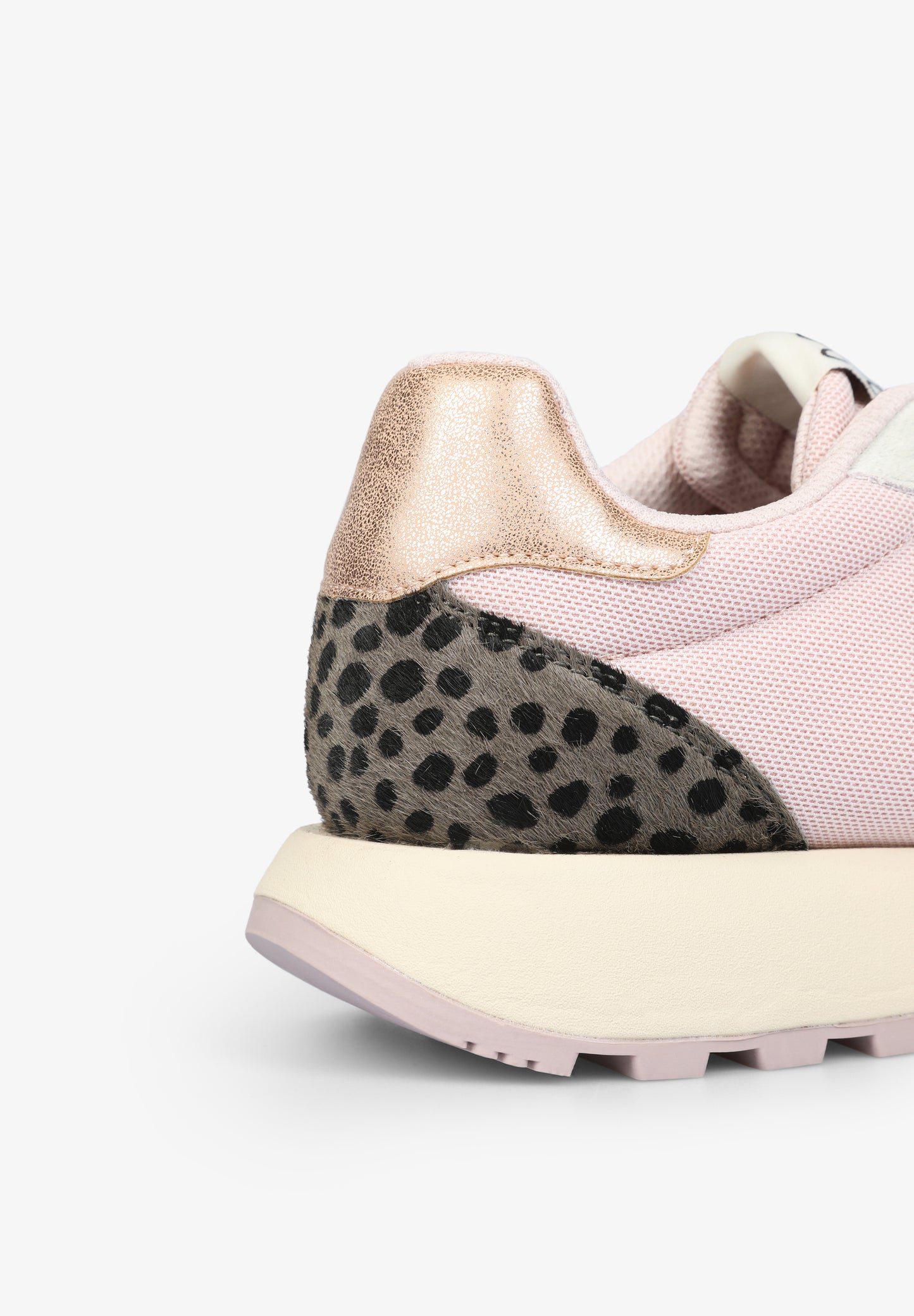 SNEAKERS DETALLE METALIZADO