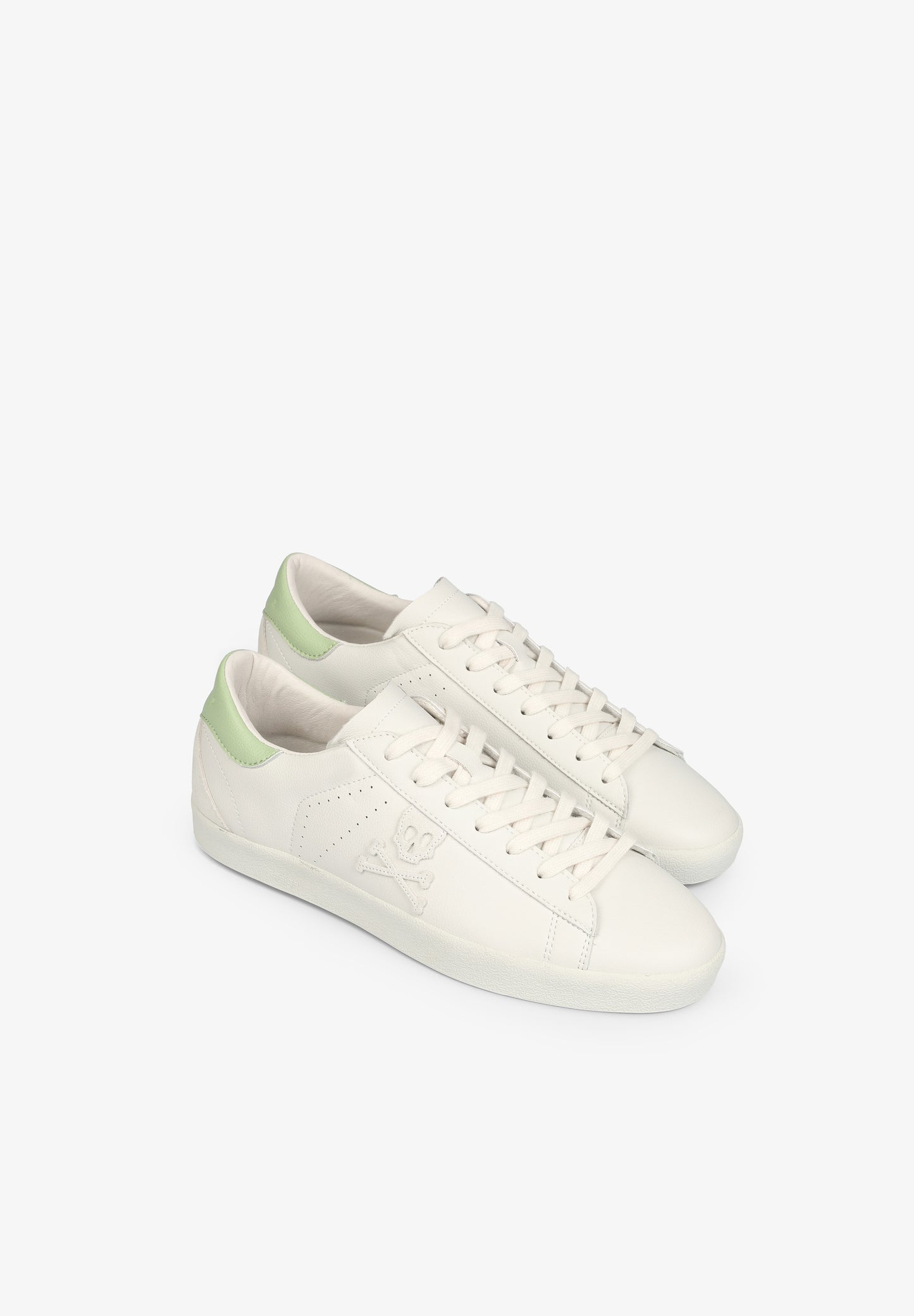 SNEAKERS BAJAS DETALLE TALÓN