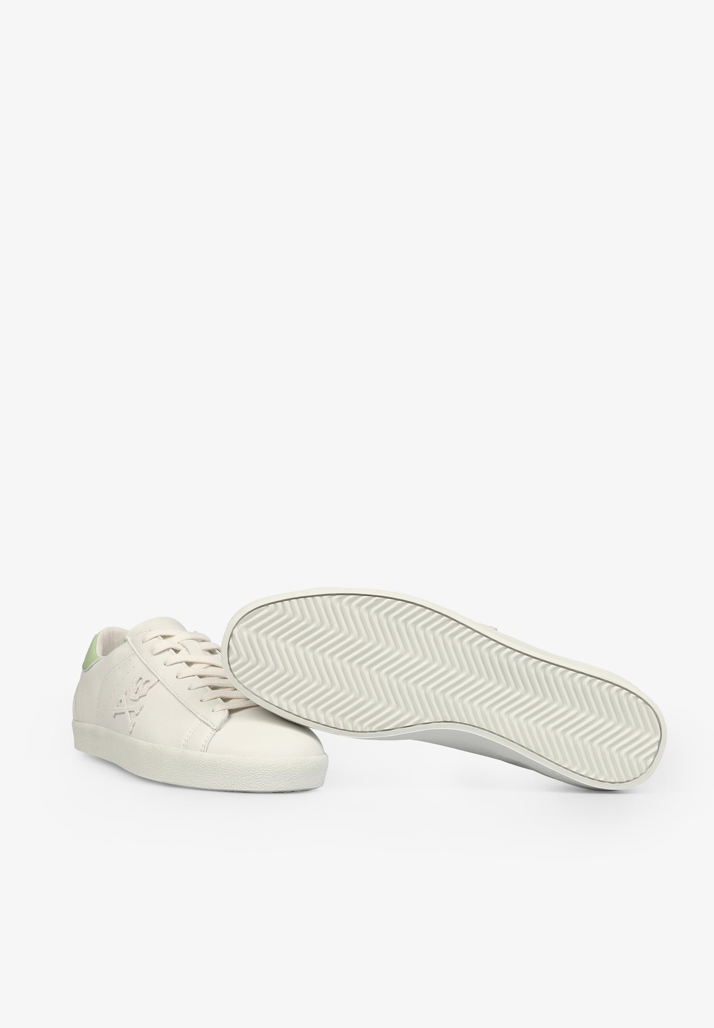 SNEAKERS BAJAS DETALLE TALÓN