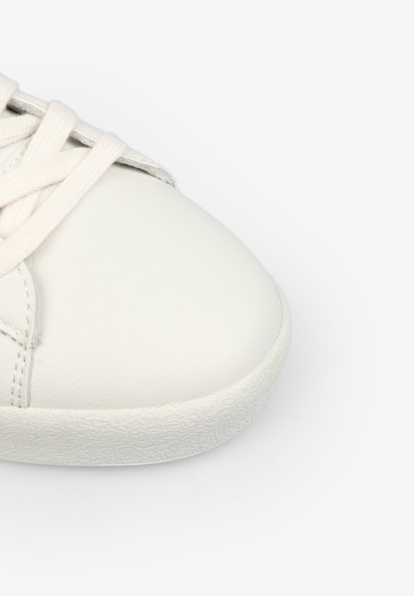 SNEAKERS BAJAS DETALLE TALÓN