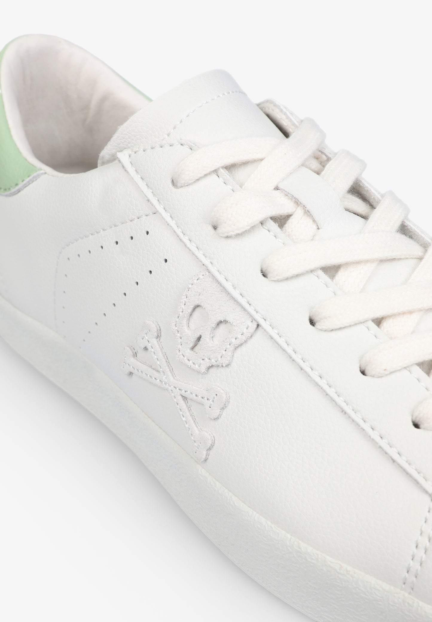 SNEAKERS BAJAS DETALLE TALÓN