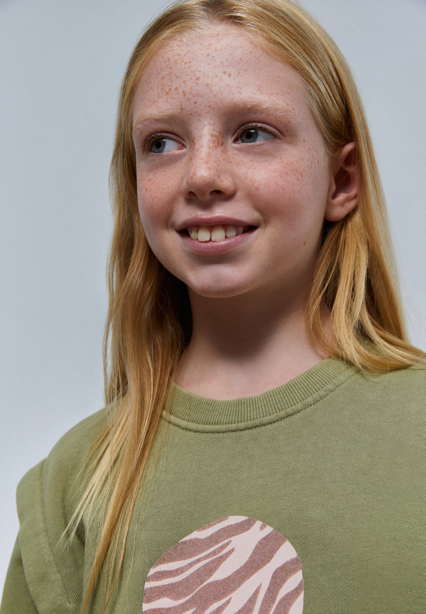 SUDADERA ZEBRA PLIEGUES HOMBRO