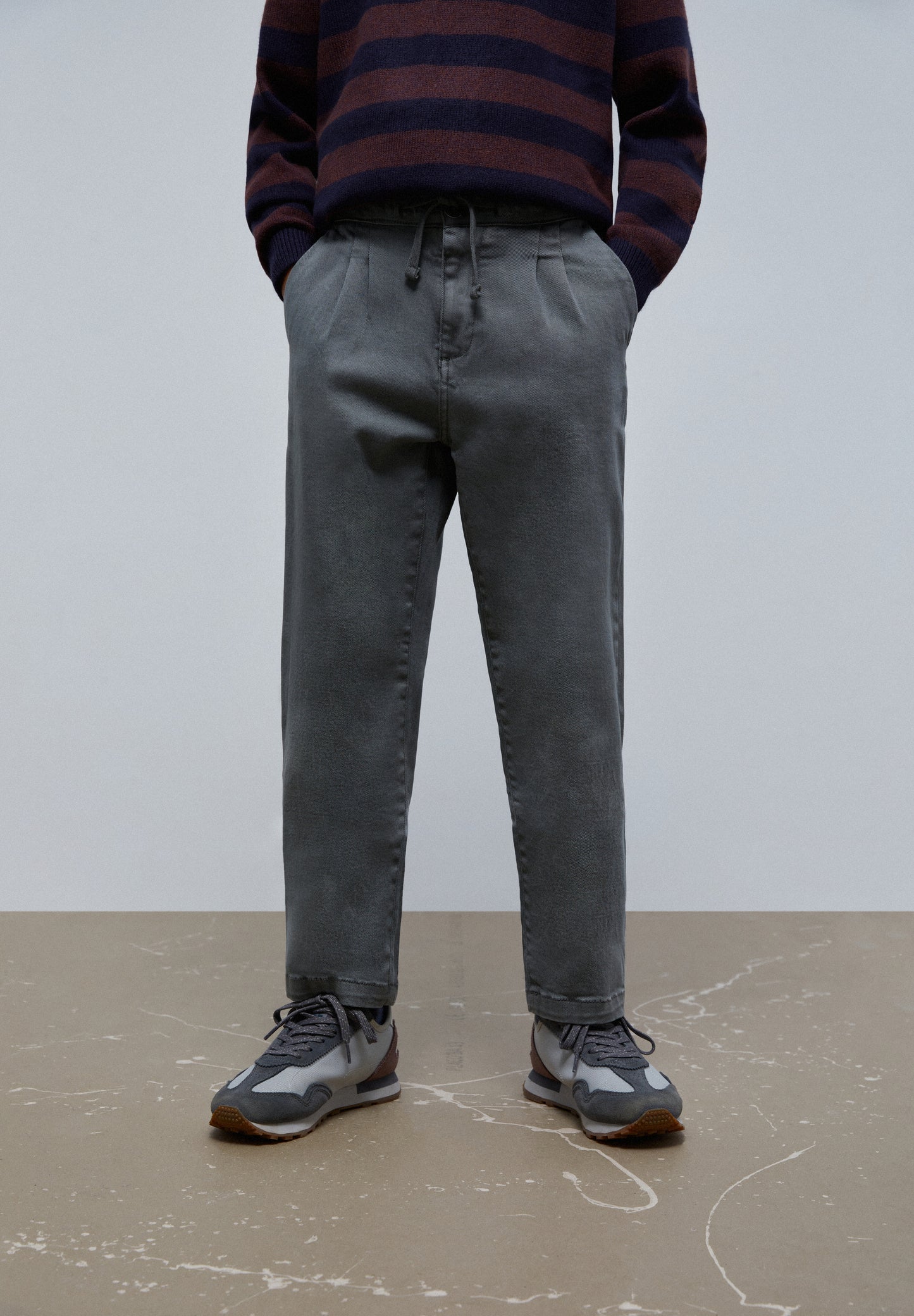 PANTALÓN CHINO PINZAS