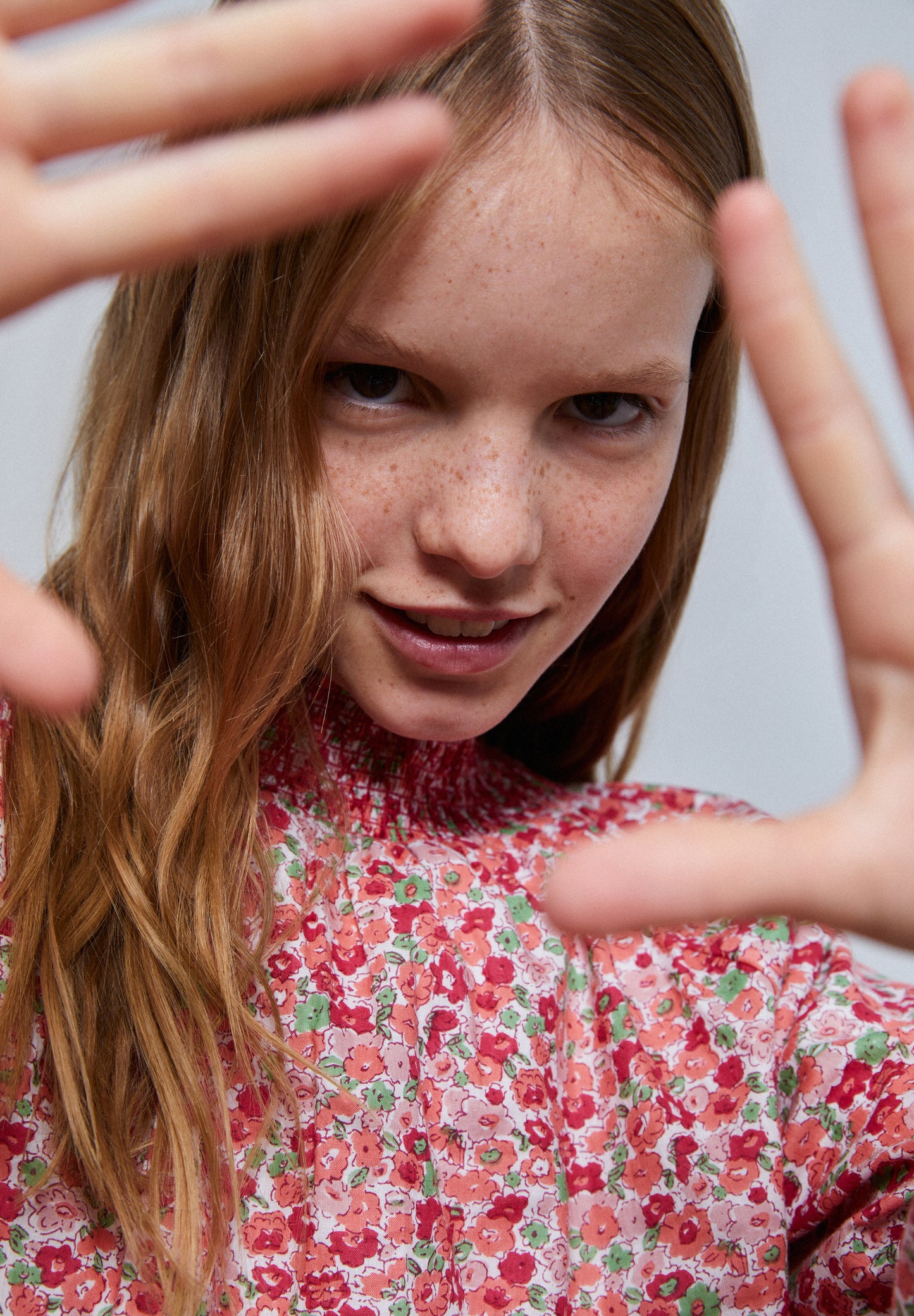 BLUSA FLORES NIDO ABEJA