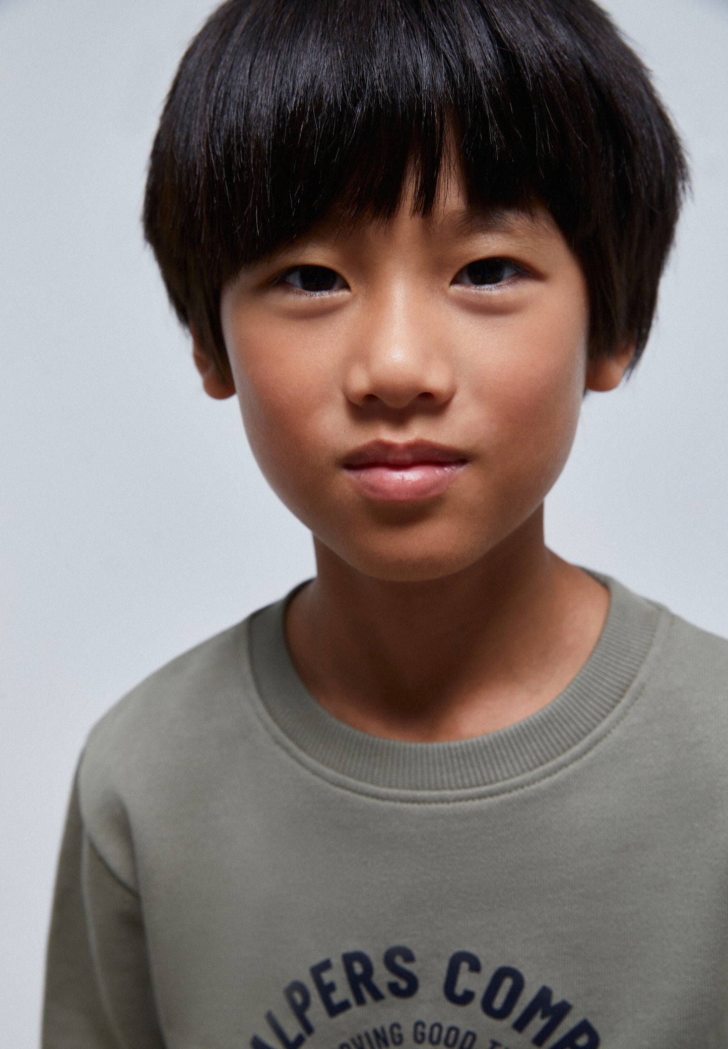 SUDADERA PRINT Y BORDADOS