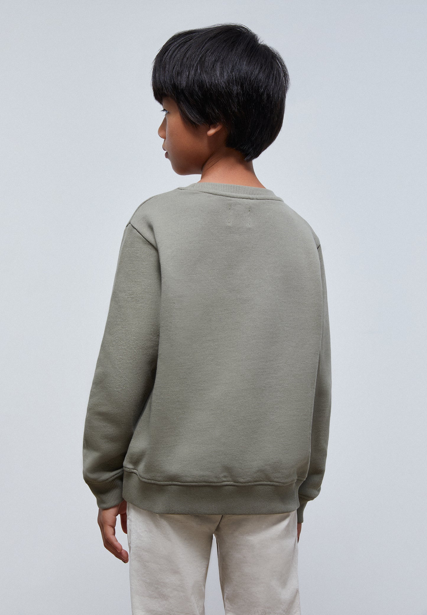 SUDADERA PRINT Y BORDADOS