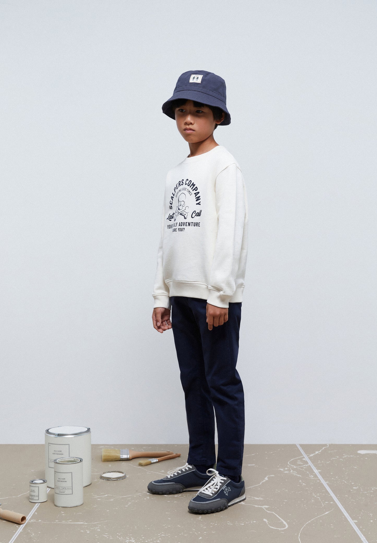 SUDADERA PRINT Y BORDADOS