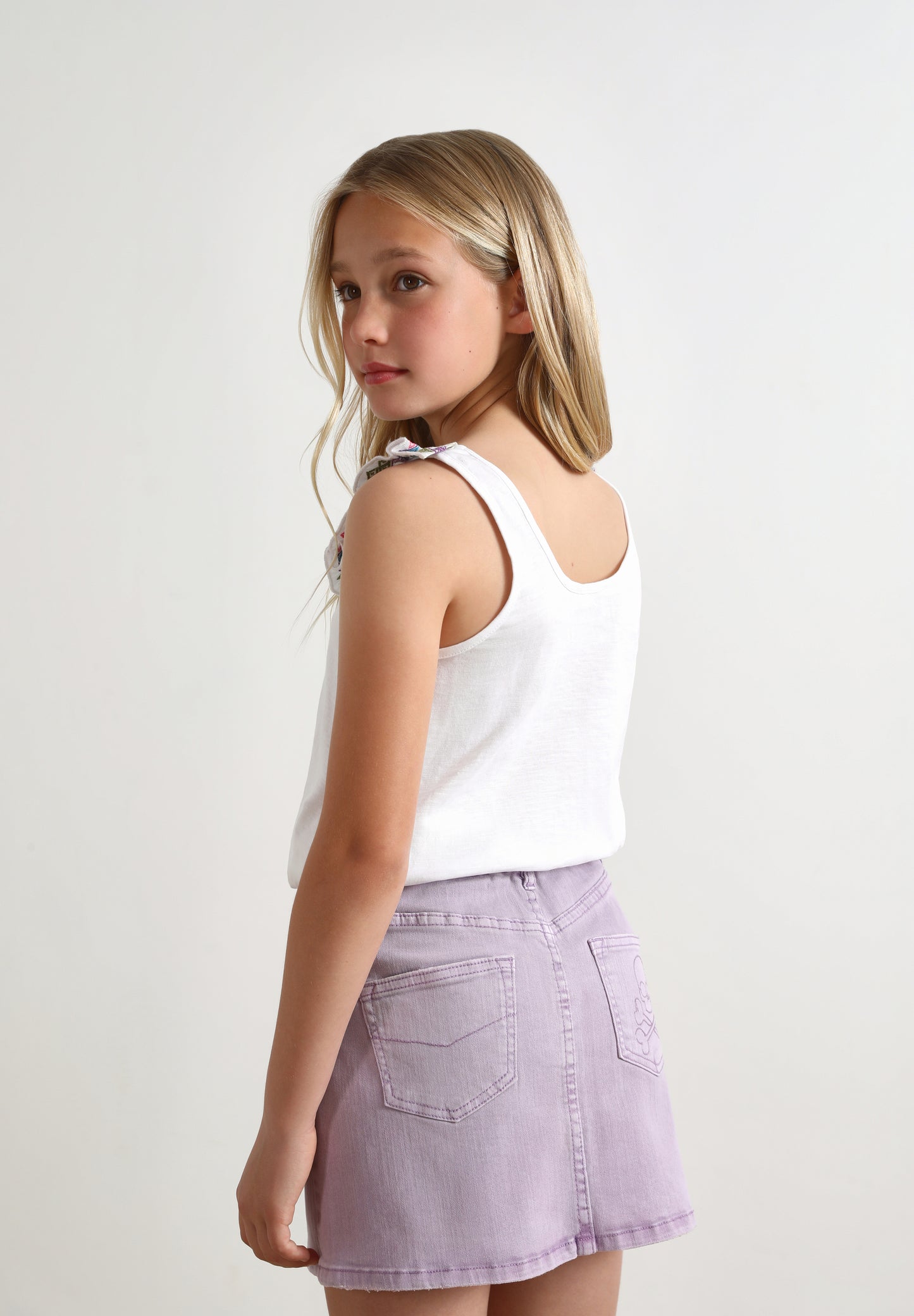 TOP VOLANTE BORDADOS