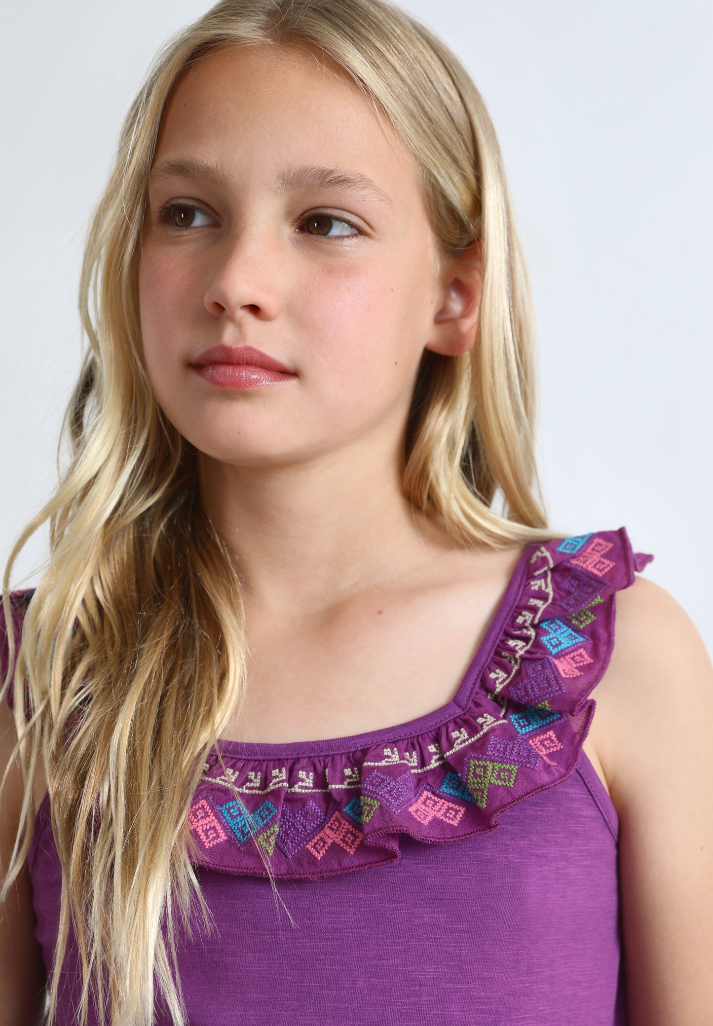 TOP VOLANTE BORDADOS