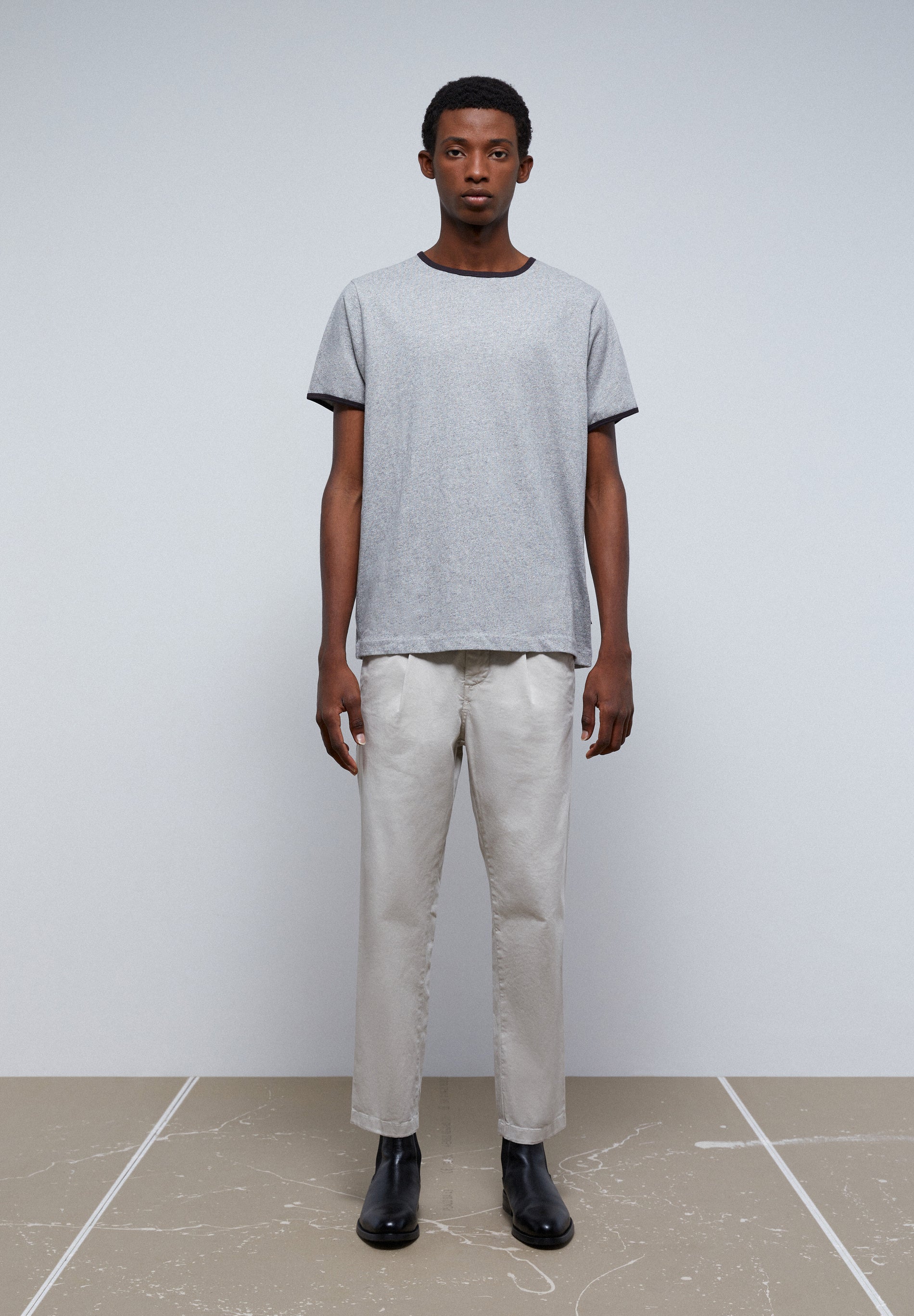 CAMISETA PREMIUM ACABADOS CONTRASTE