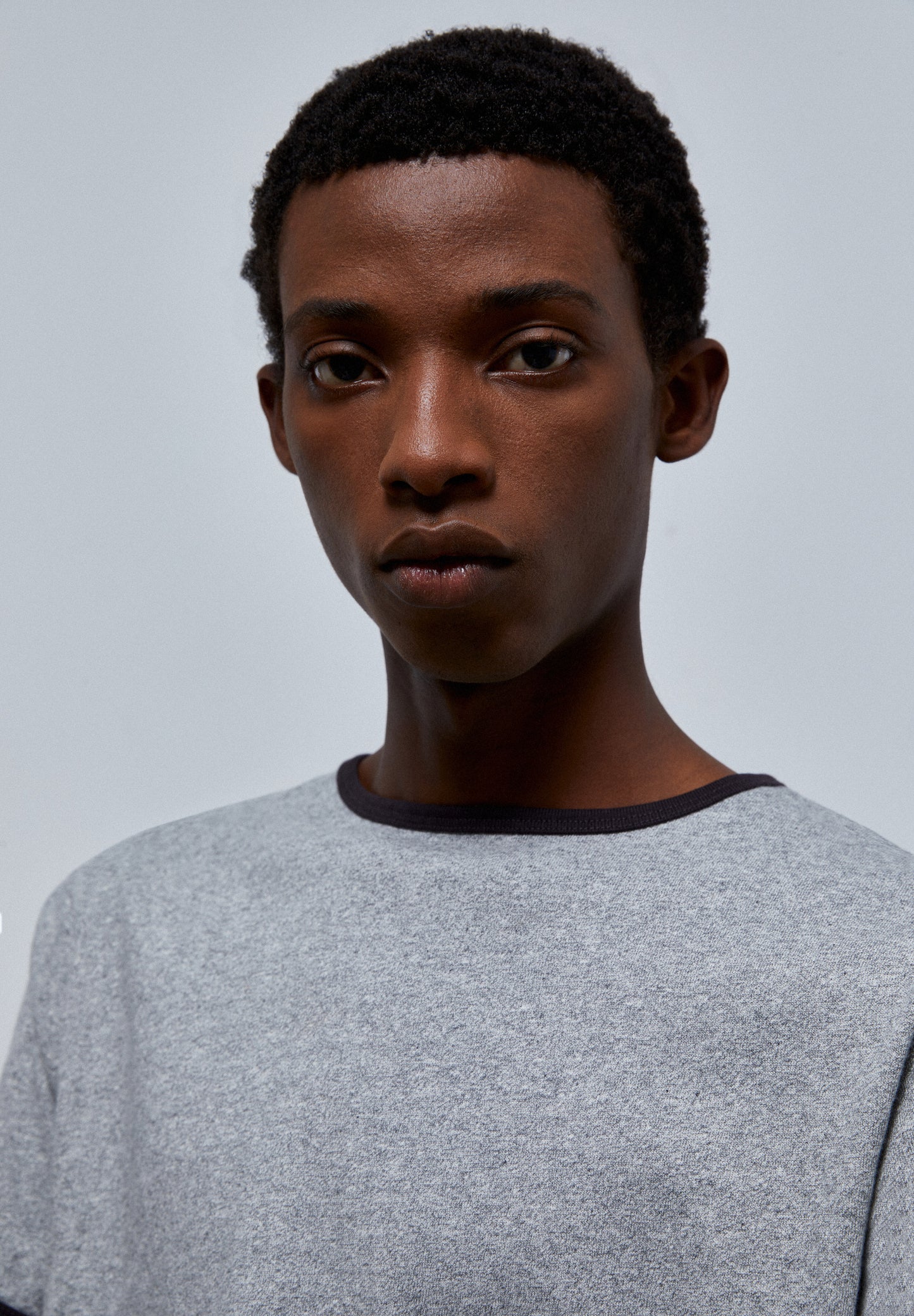 CAMISETA PREMIUM ACABADOS CONTRASTE