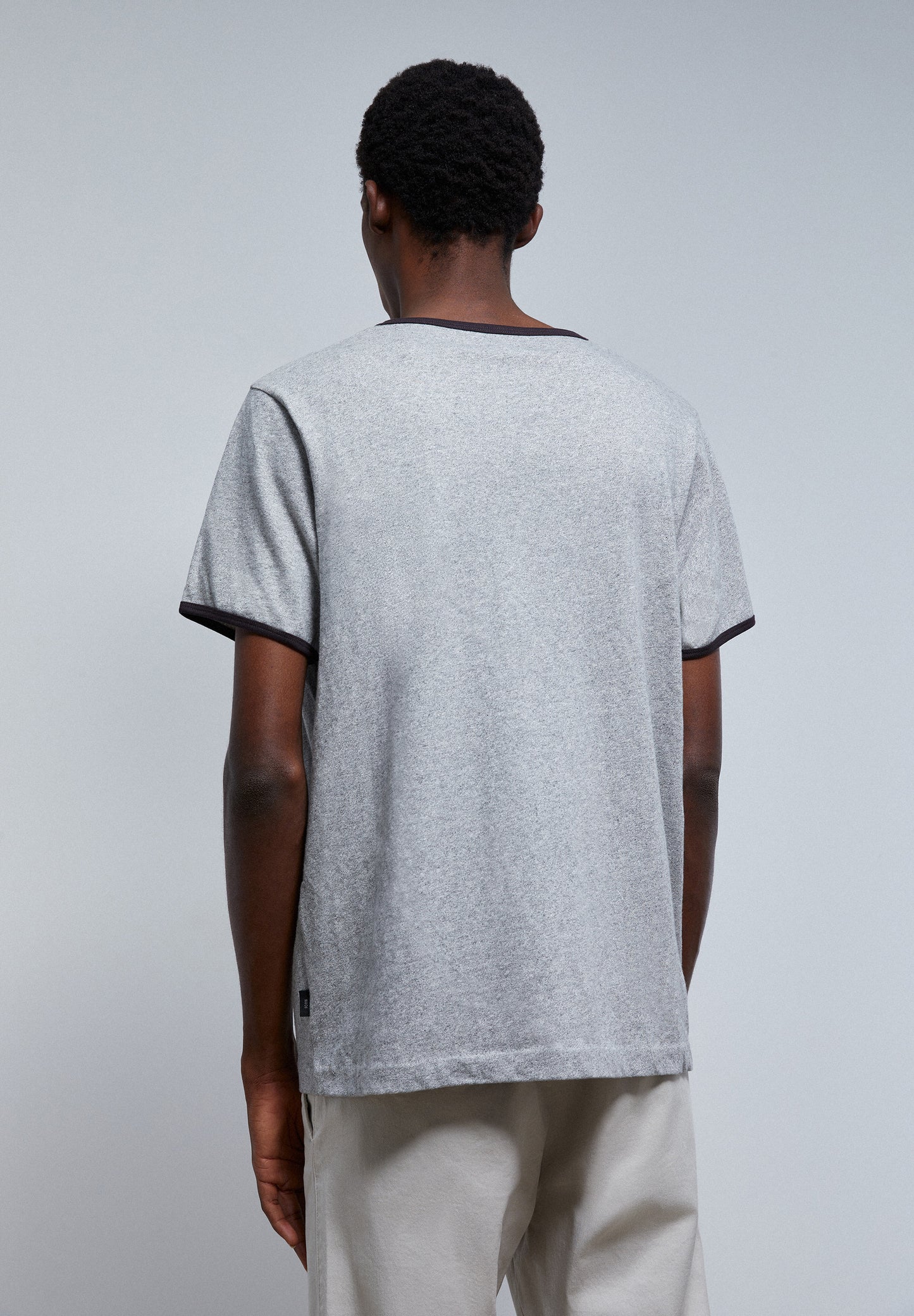 CAMISETA PREMIUM ACABADOS CONTRASTE