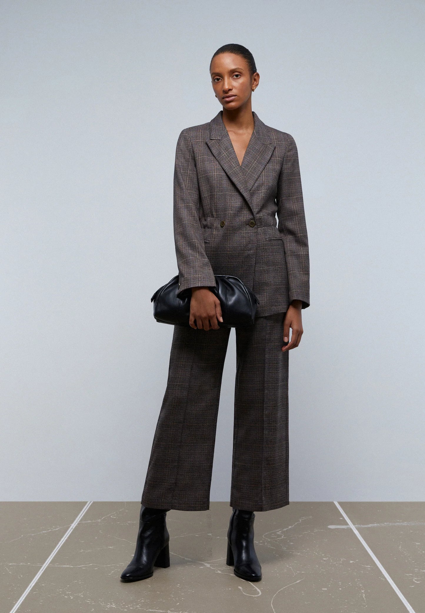 PANTALÓN CUADROS PERNERA CRUZADA