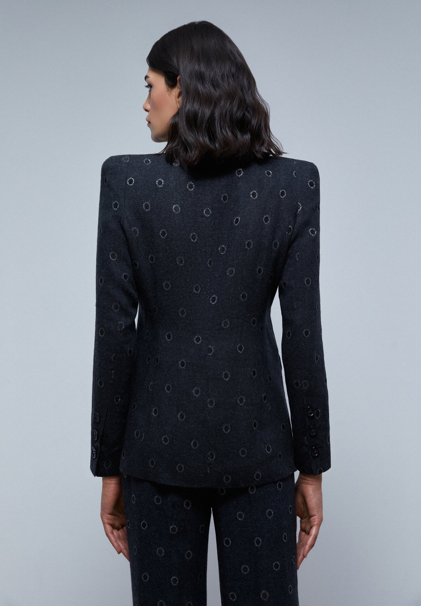 BLAZER DETALLE CÍRCULOS