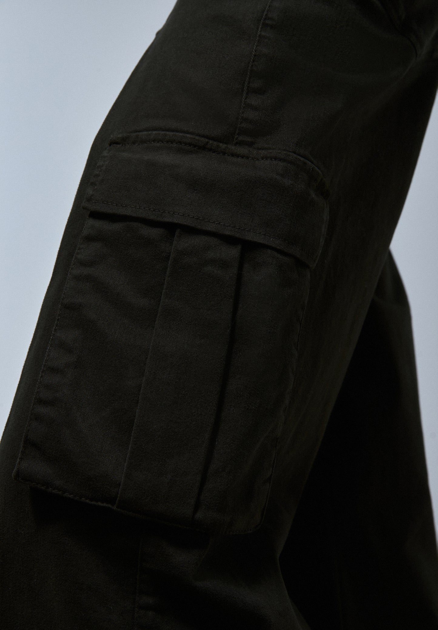 PANTALÓN CARGO PINZAS