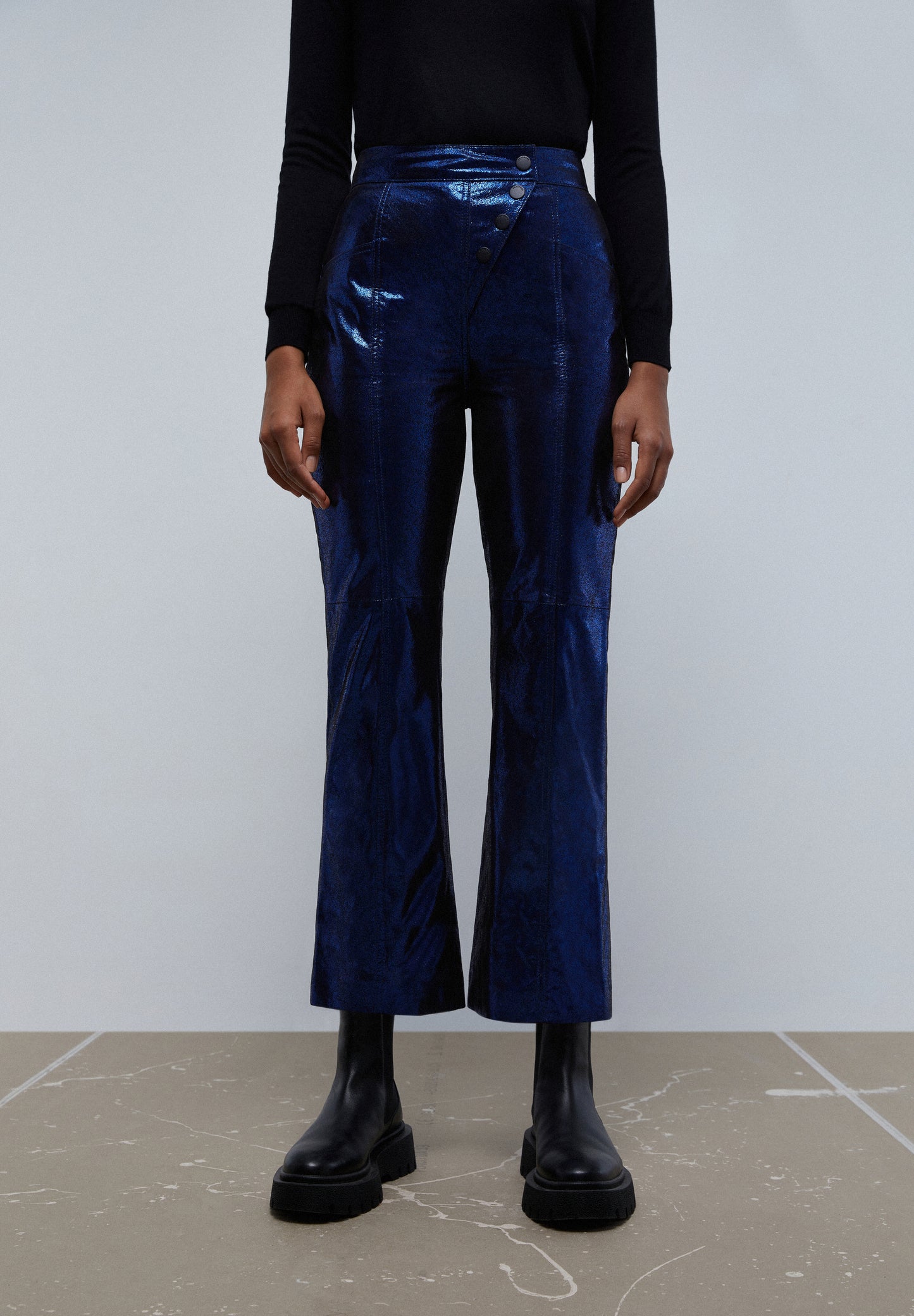 PANTALÓN FLARE METALIZADO