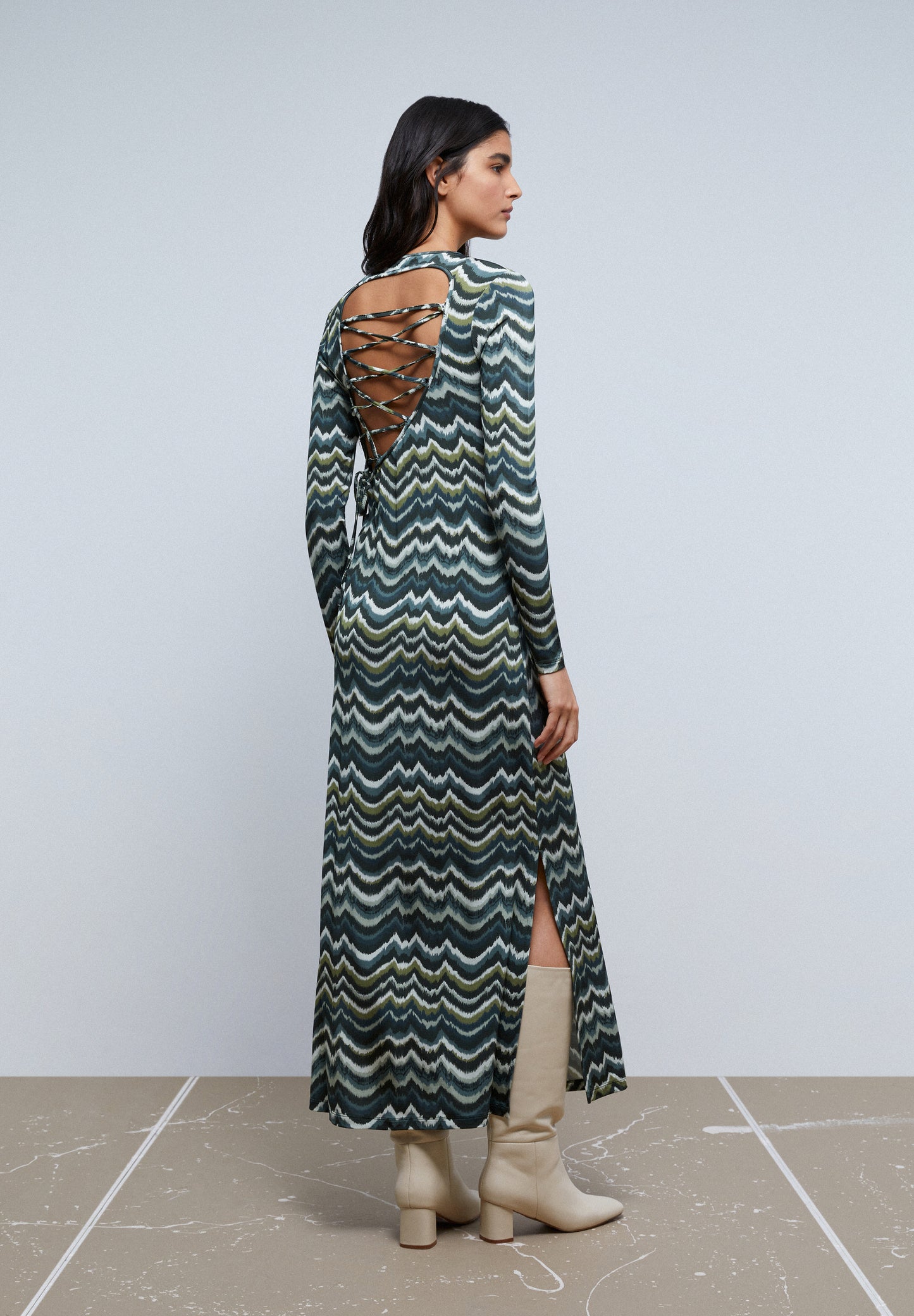 VESTIDO MIDI ABERTURA ESPALDA