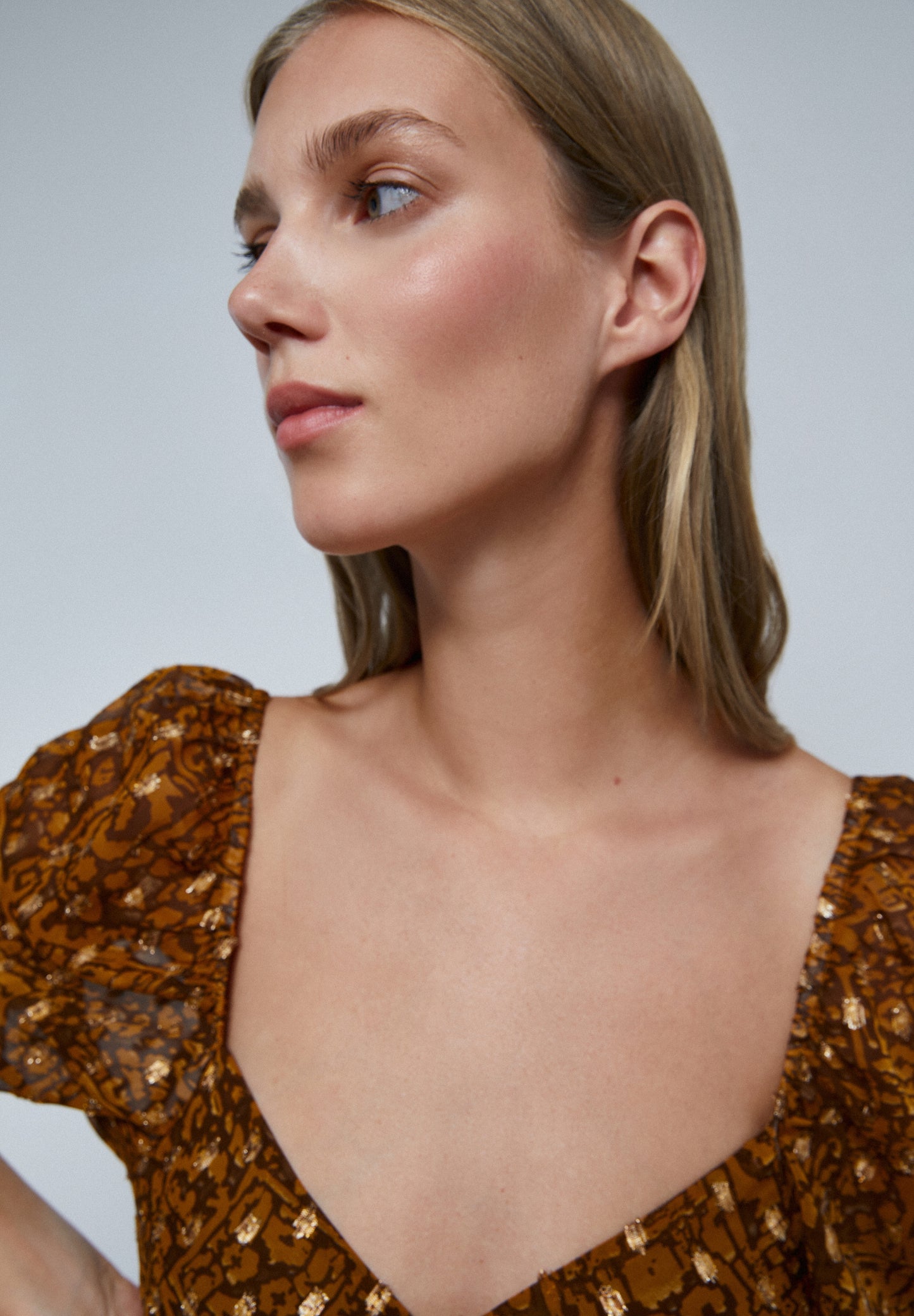 VESTIDO MIDI DETALLE FRUNCE PECHO