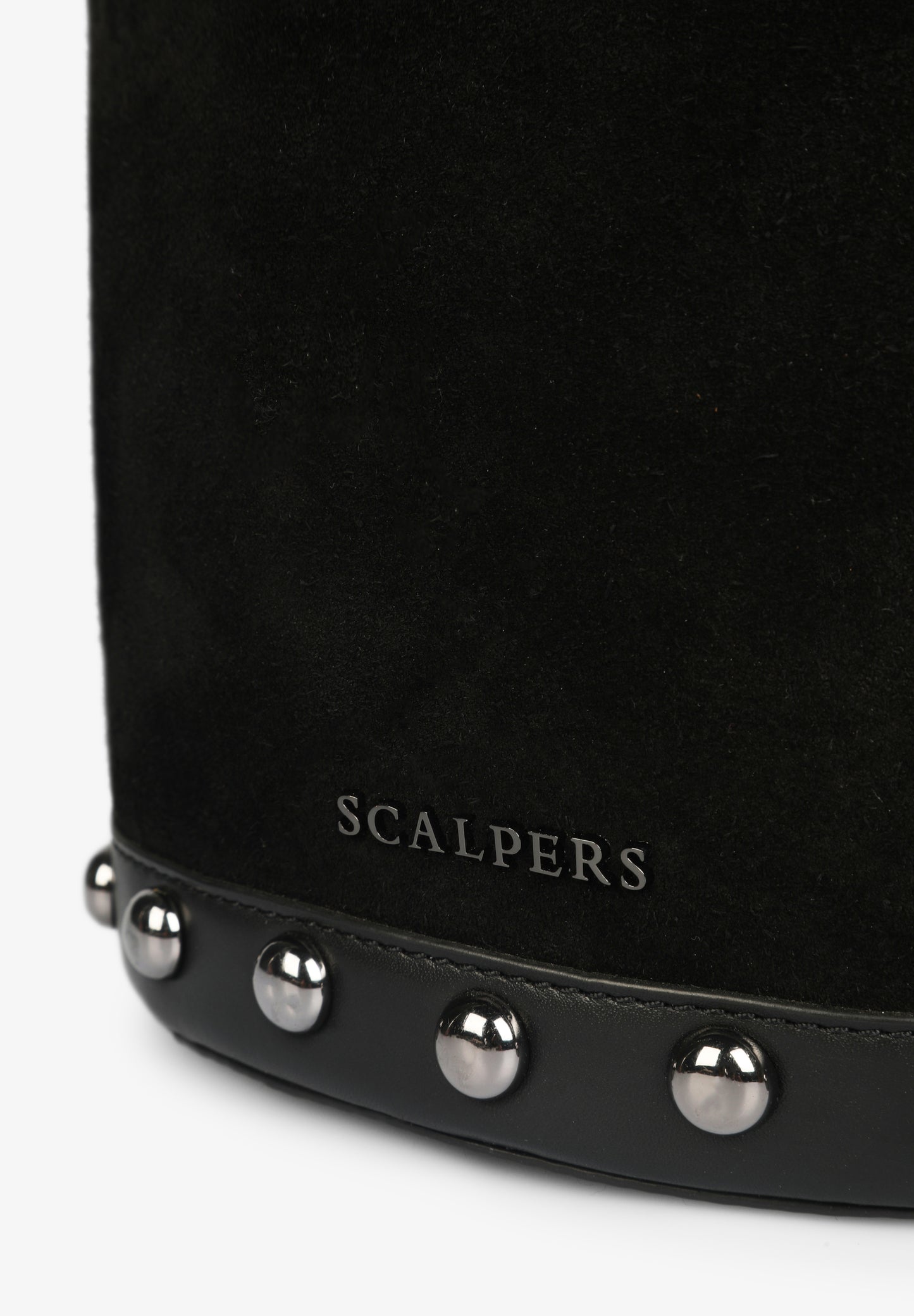 BOLSO CUBO ANTE TACHUELAS