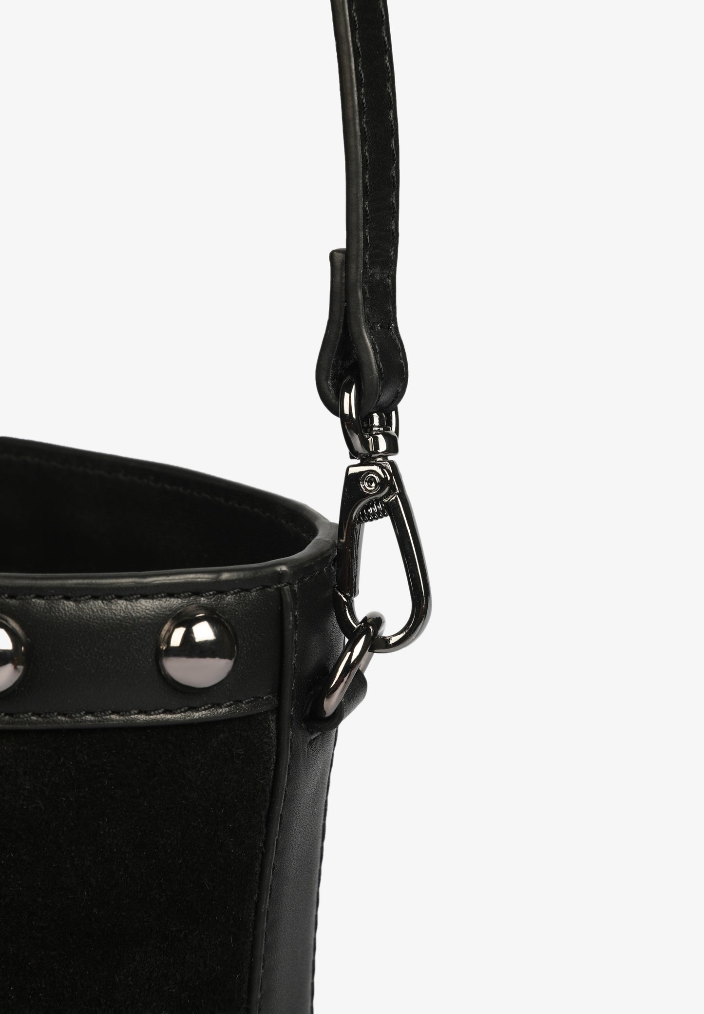BOLSO CUBO ANTE TACHUELAS