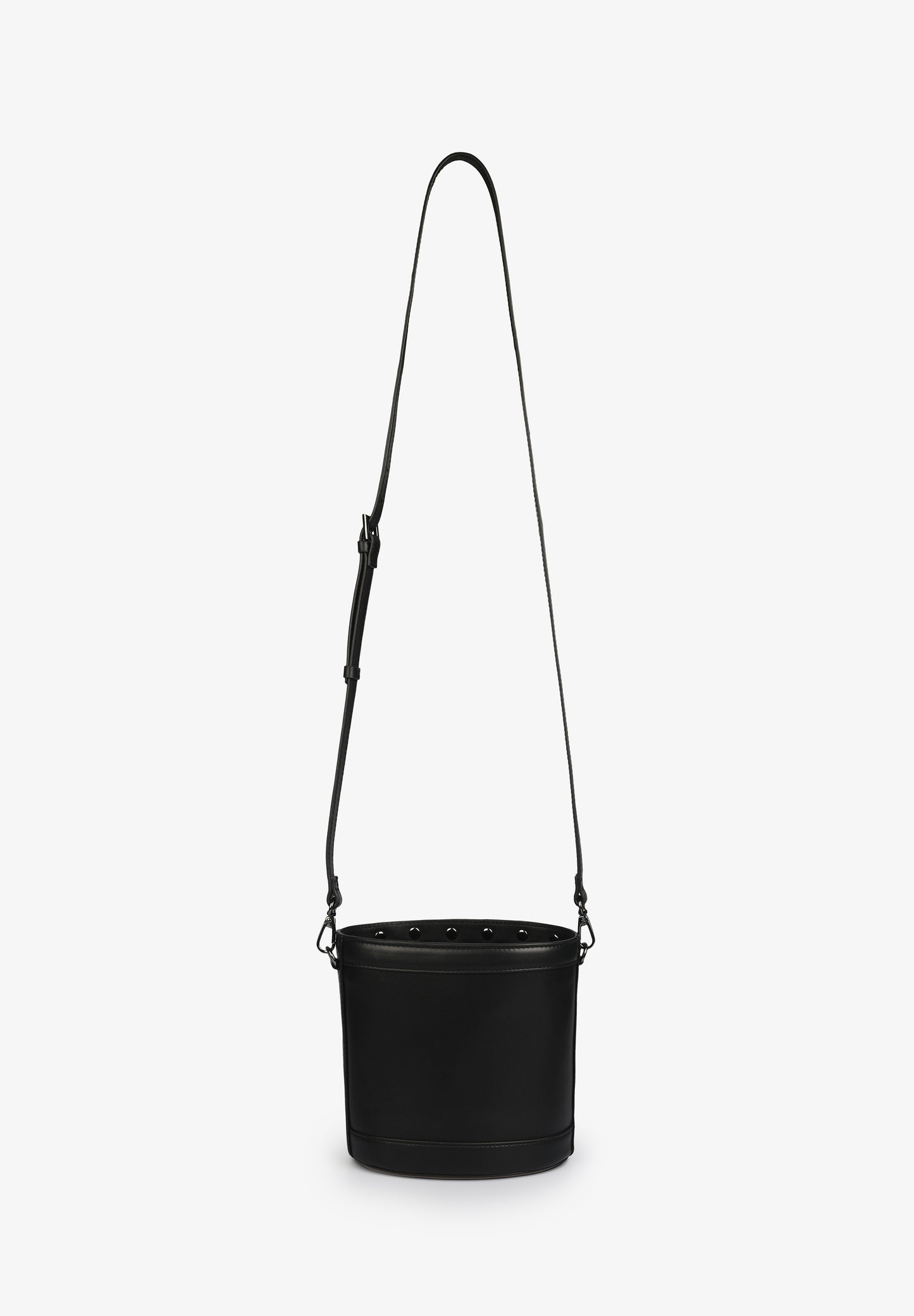 BOLSO CUBO ANTE TACHUELAS