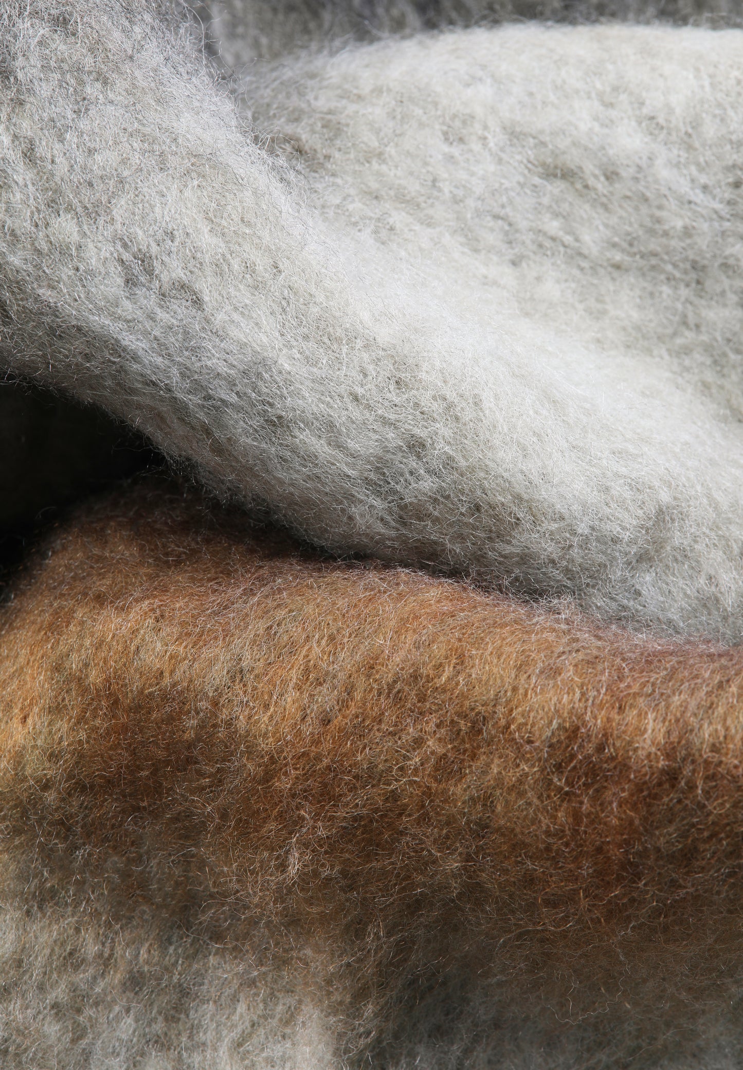 BUFANDA FLECOS ETIQUETA LOGO