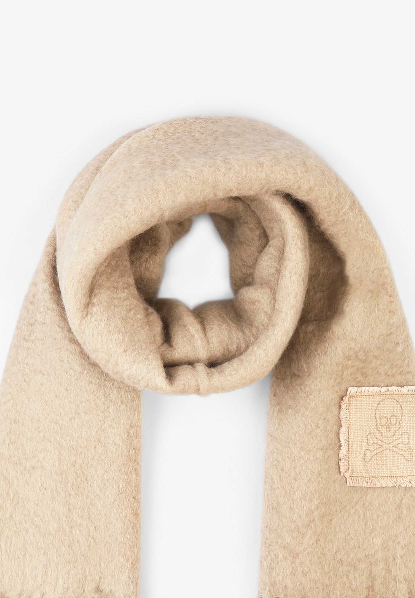 BUFANDA DETALLE PARCHE CALAVERA