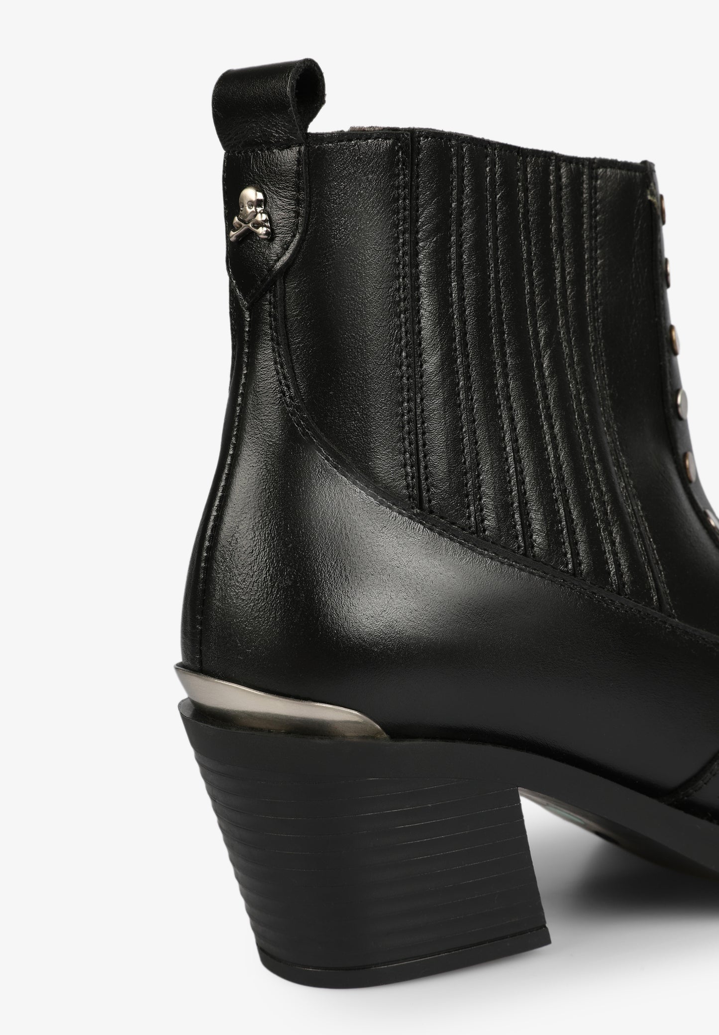 BOTÍN COWBOY TACHUELAS