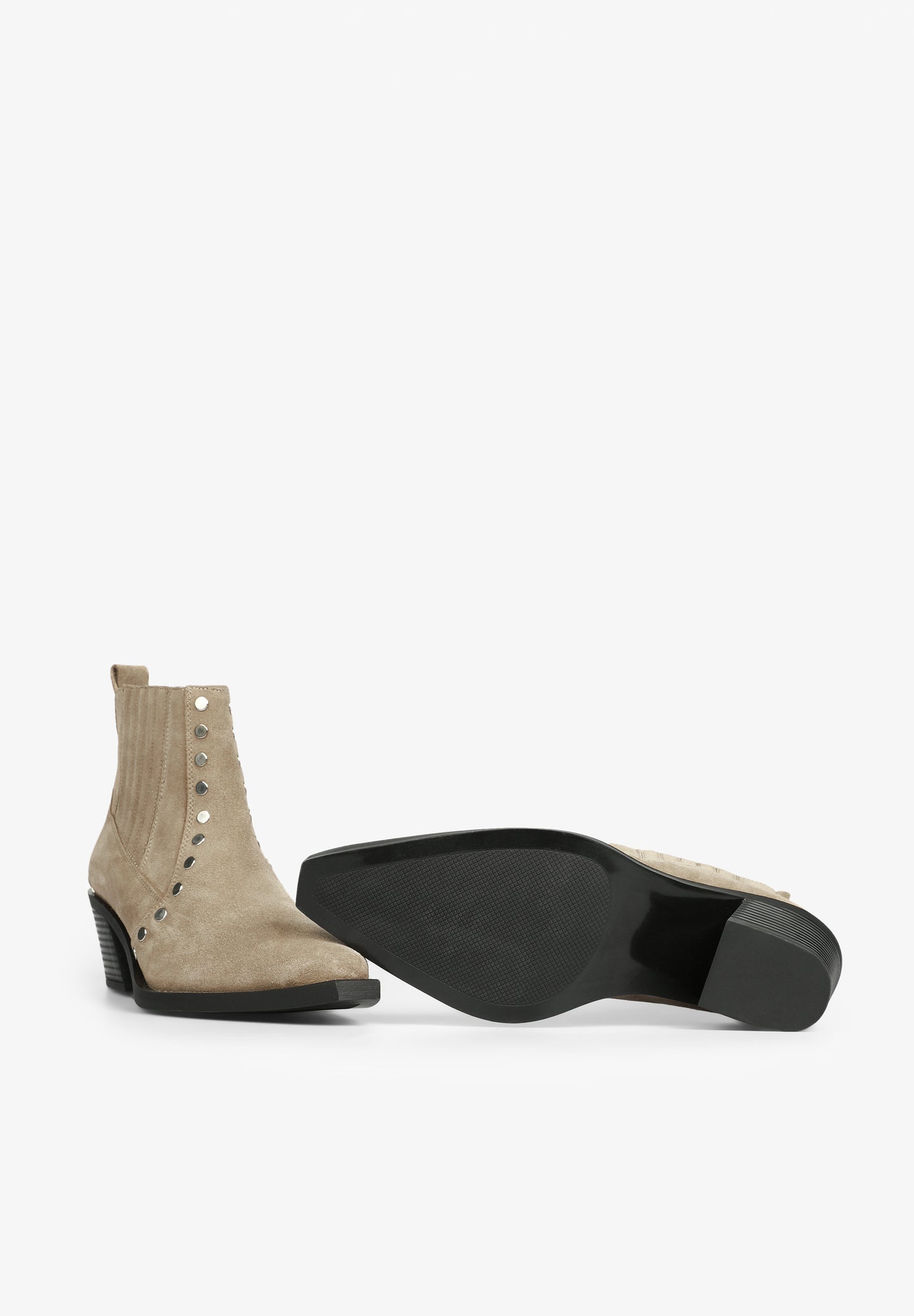 BOTÍN COWBOY TACHUELAS