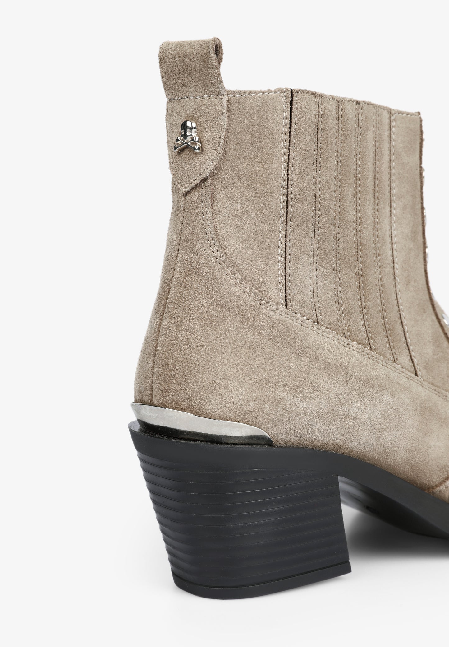 BOTÍN COWBOY TACHUELAS