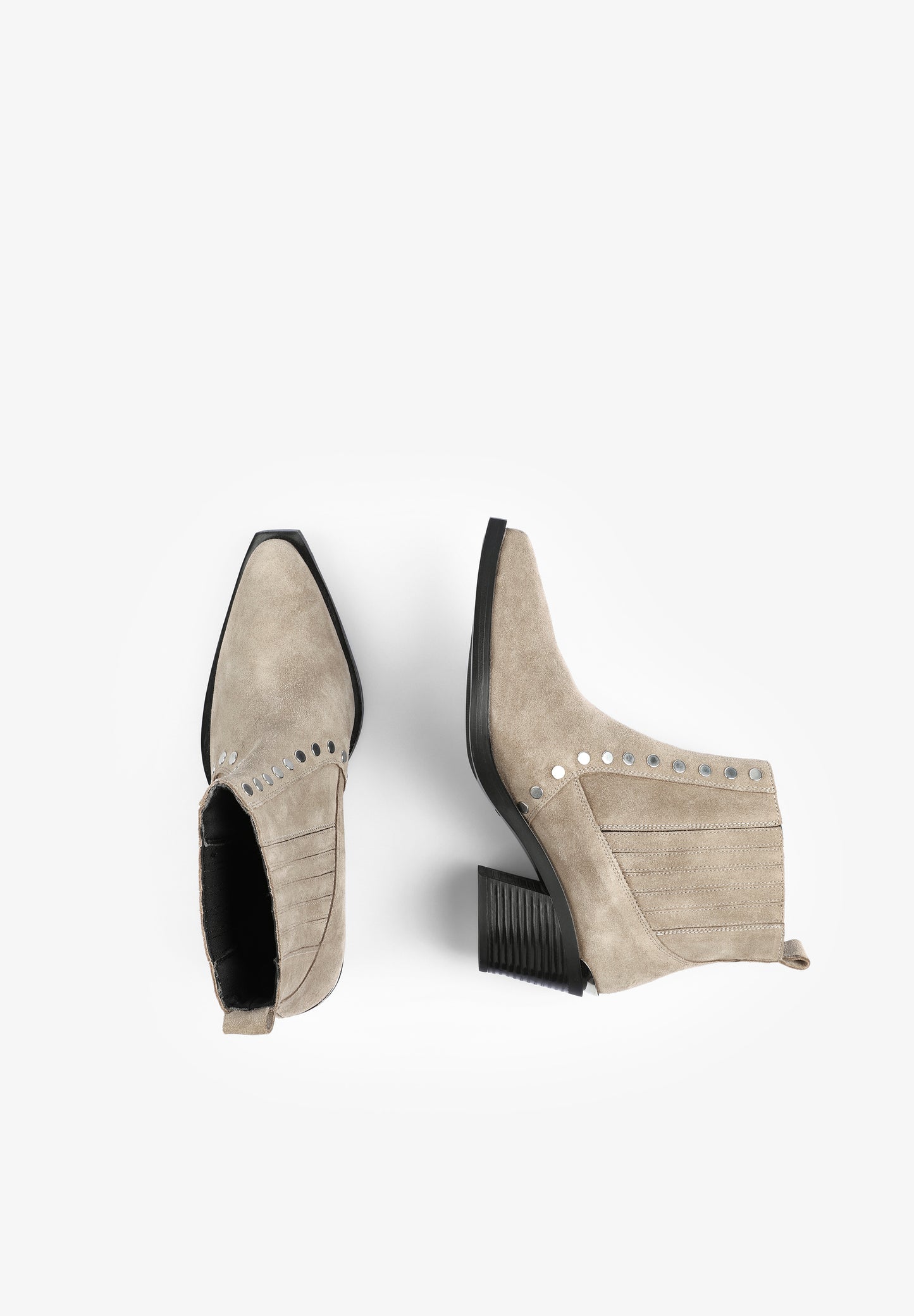 BOTÍN COWBOY TACHUELAS