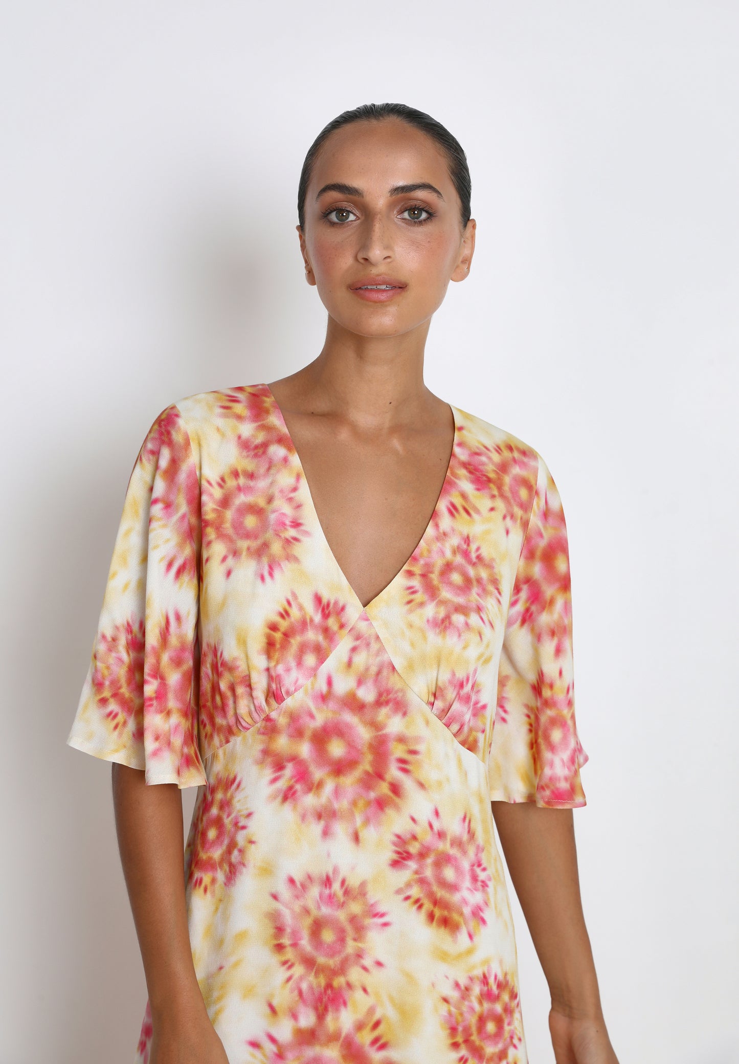 VESTIDO SATINADO DETALLE ESPALDA