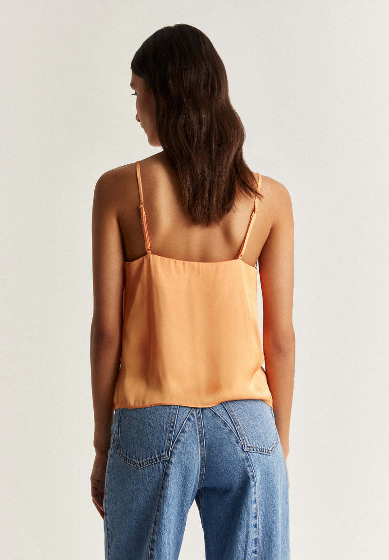 Top lencero satinado en naranja