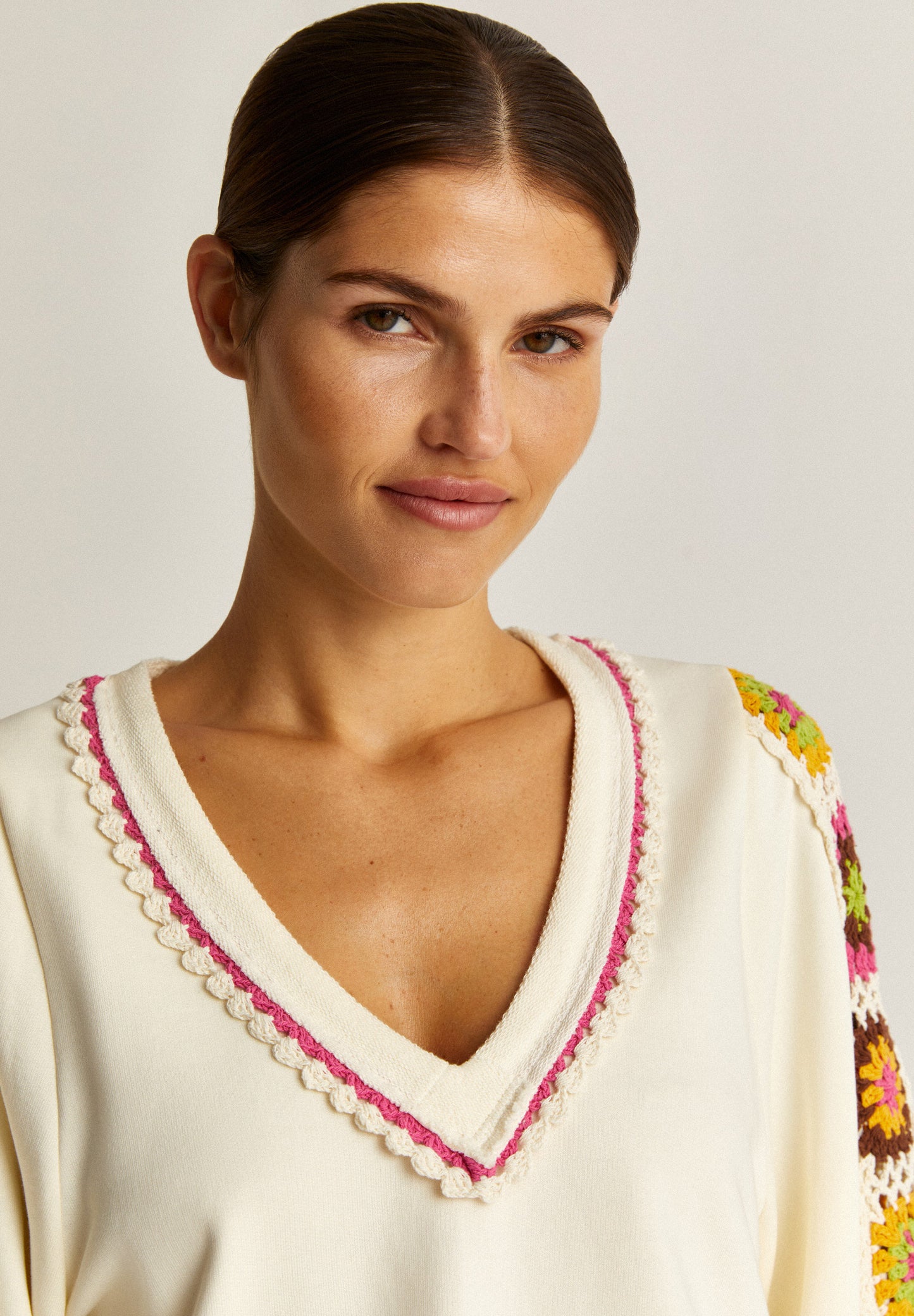 SUDADERA DETALLE CROCHET MANGA