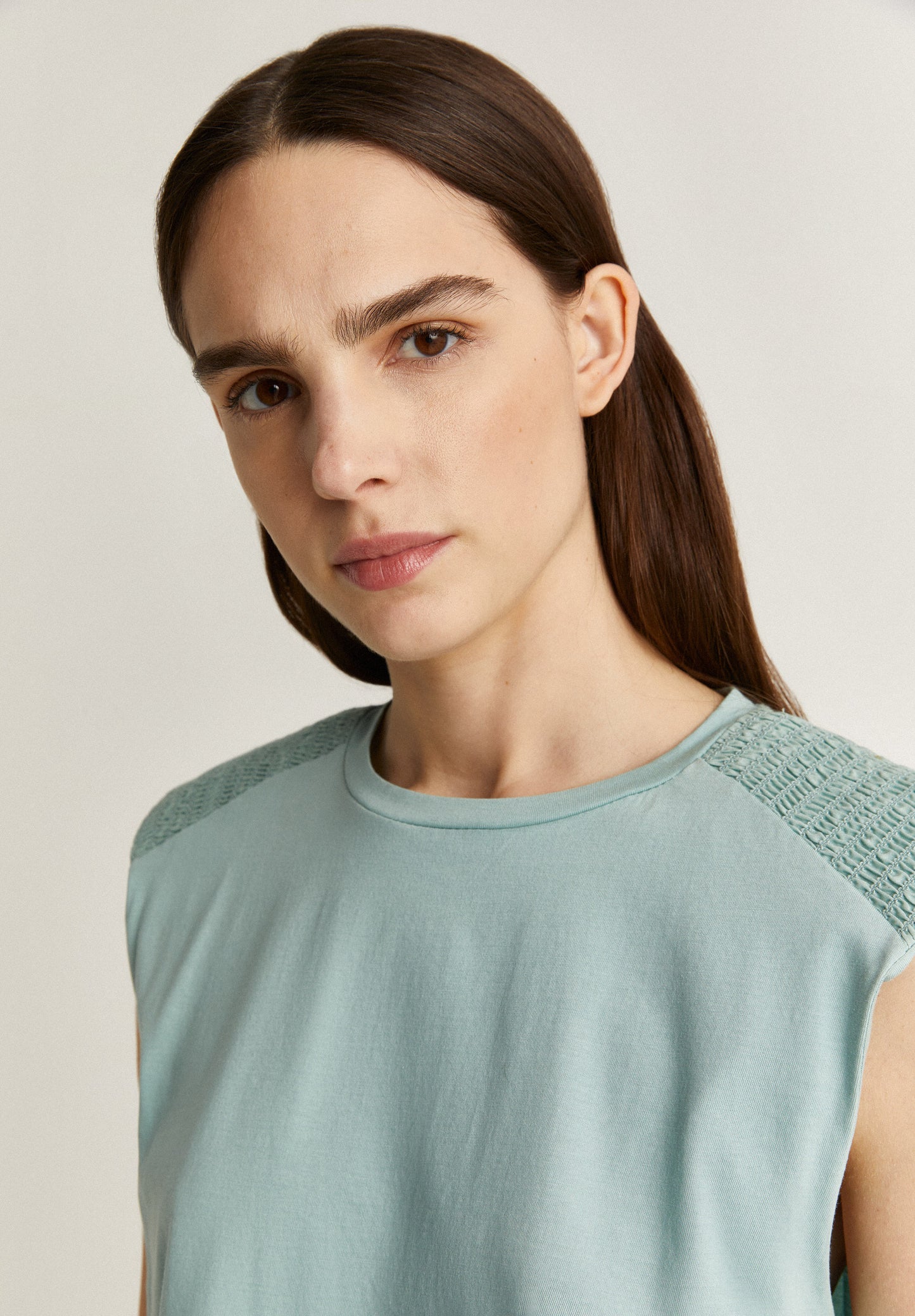 CAMISETA TIRANTE DETALLE HOMBRO