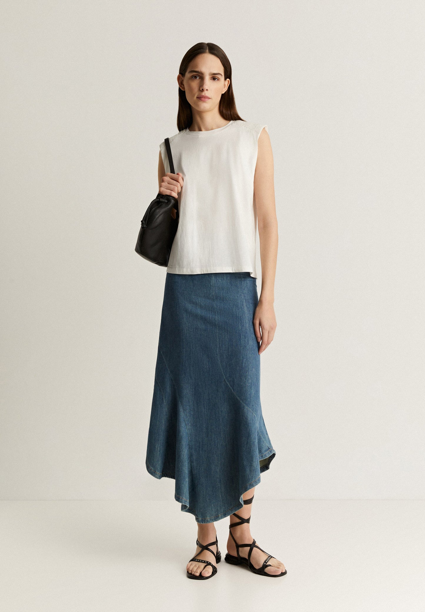 CAMISETA  DETALLE HOMBRO