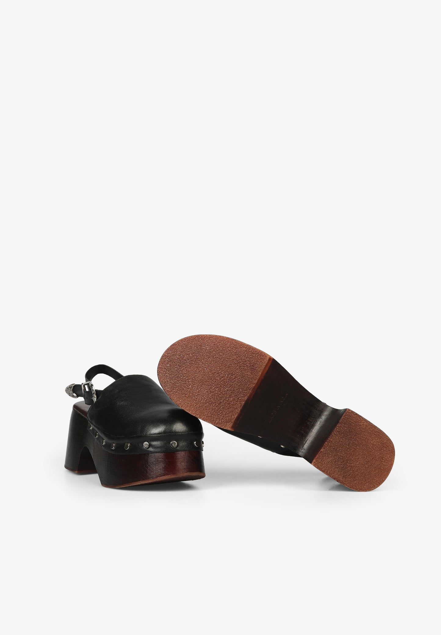 ZUECOS DETALLE TACHUELAS