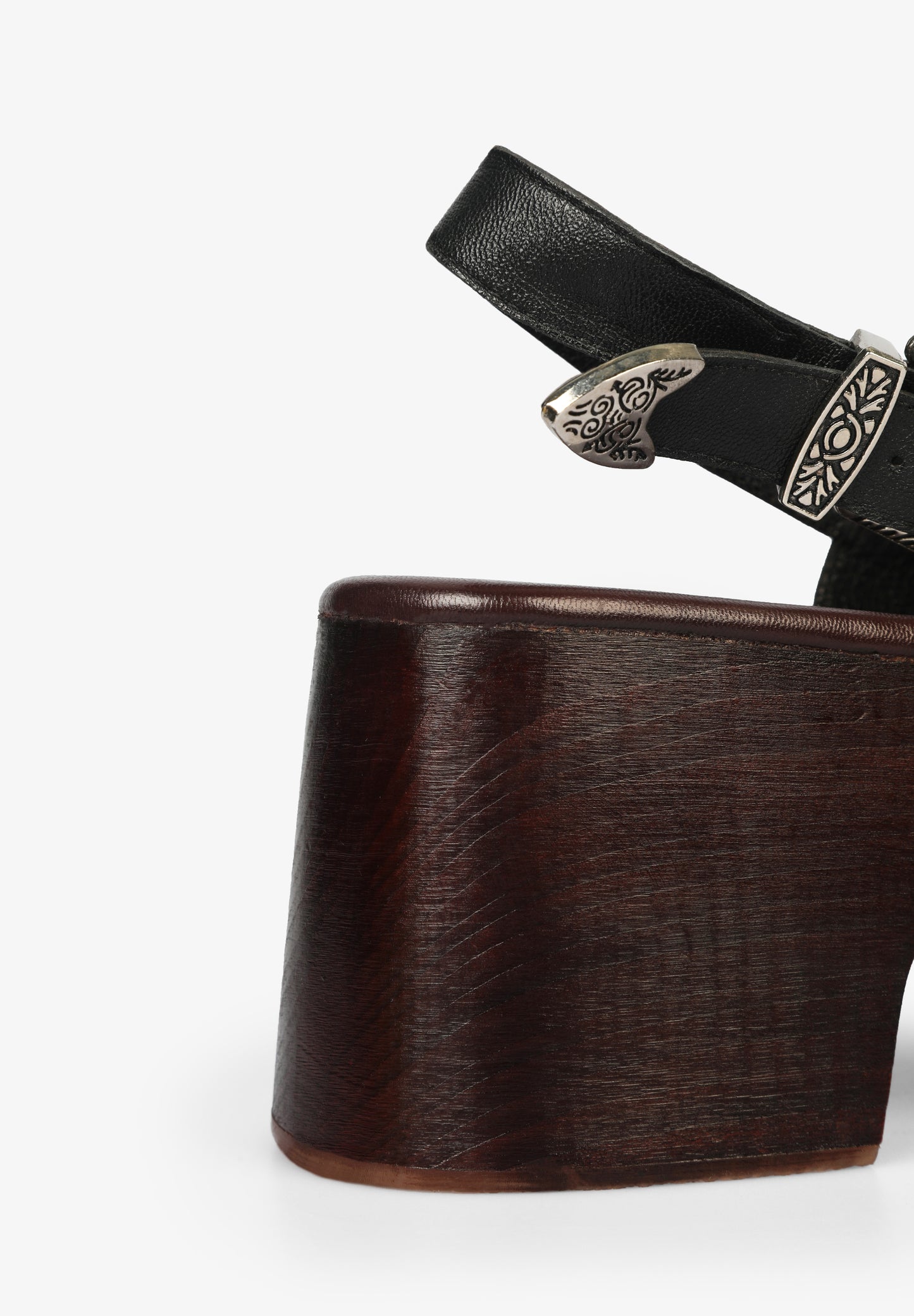 ZUECOS DETALLE TACHUELAS