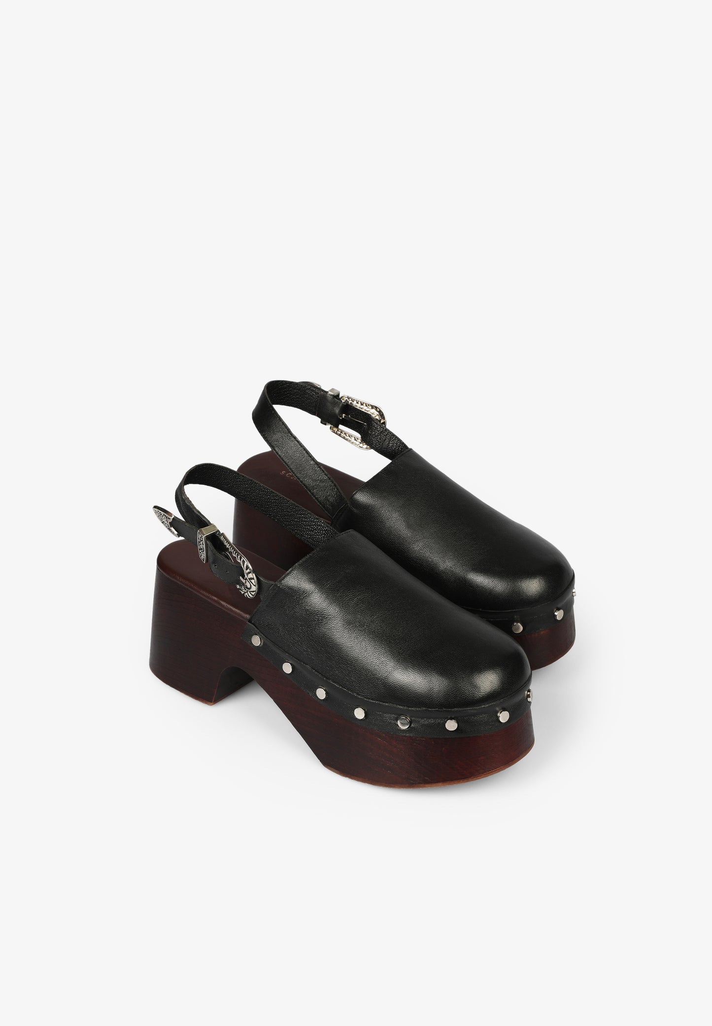 ZUECOS DETALLE TACHUELAS