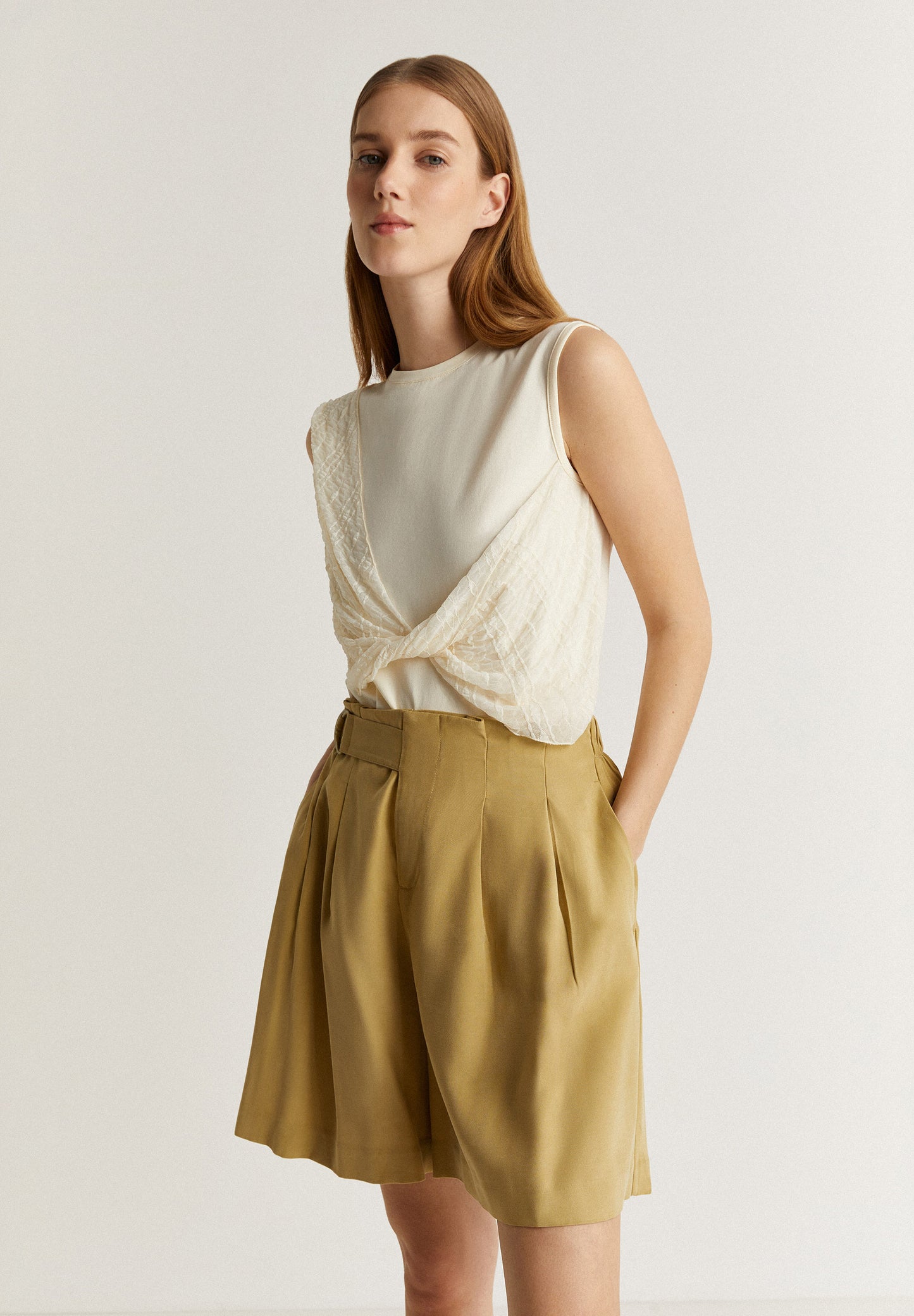 CAMISETA NUDO DETALLE EFECTO ARRUGADO