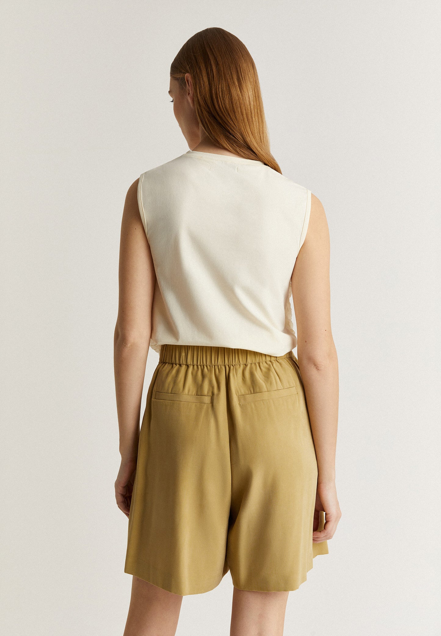 CAMISETA NUDO DETALLE EFECTO ARRUGADO