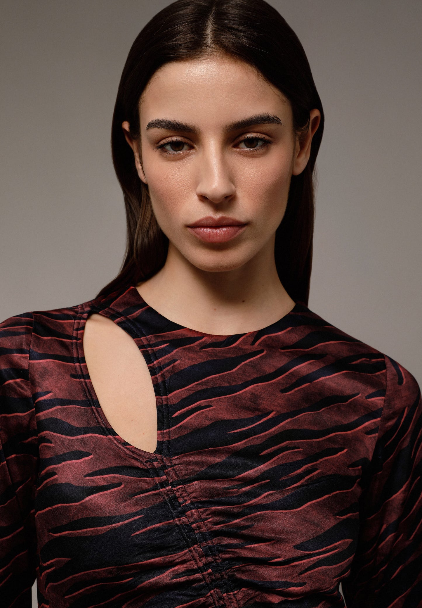 VESTIDO MIDI SATINADO ANIMAL PRINT