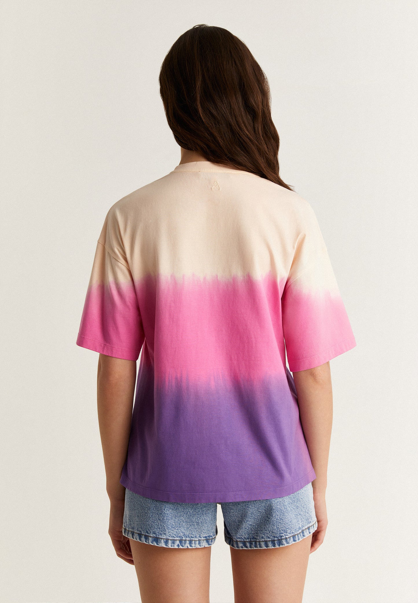 CAMISETA DETALLE OJAL FRONTAL