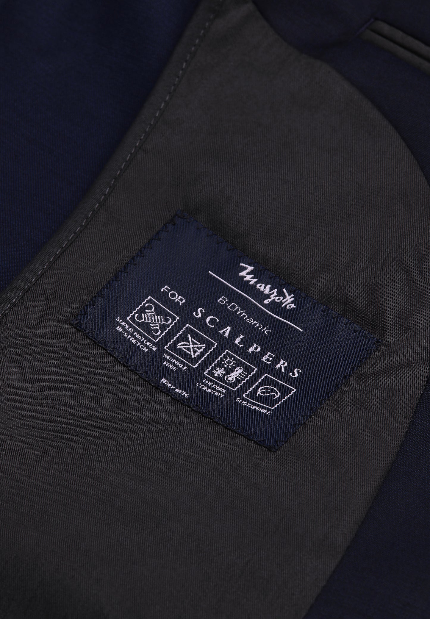 TRAJE CLÁSICO LISO AZUL MARINO